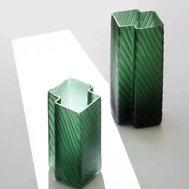 European high-end five-star hotel flower arrangement, creative colored glass vase craft decoration, wholesale by manufacturers
