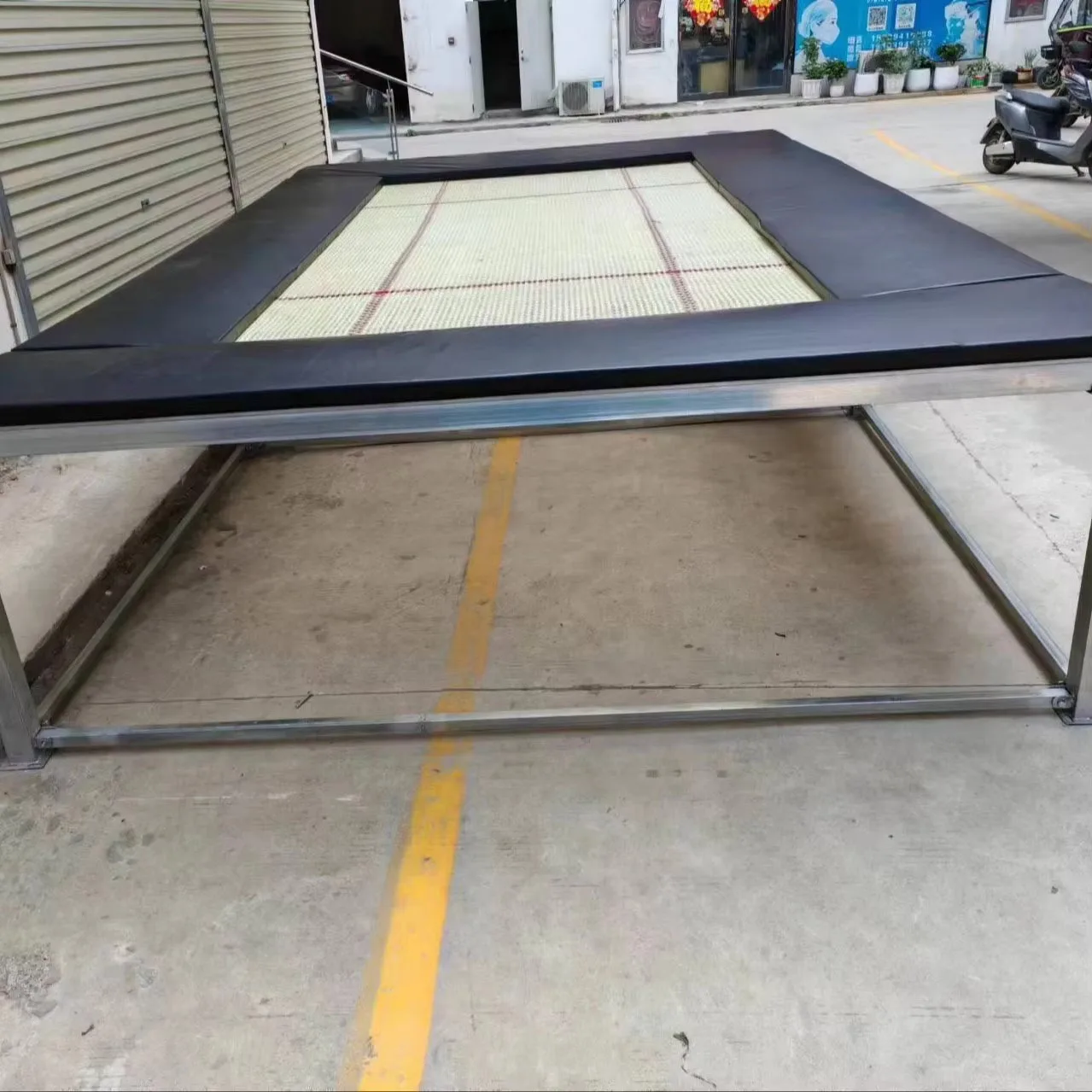 Customizable indoor and outdoor professional trampoline jumping sports equipment, suitable for children and adults