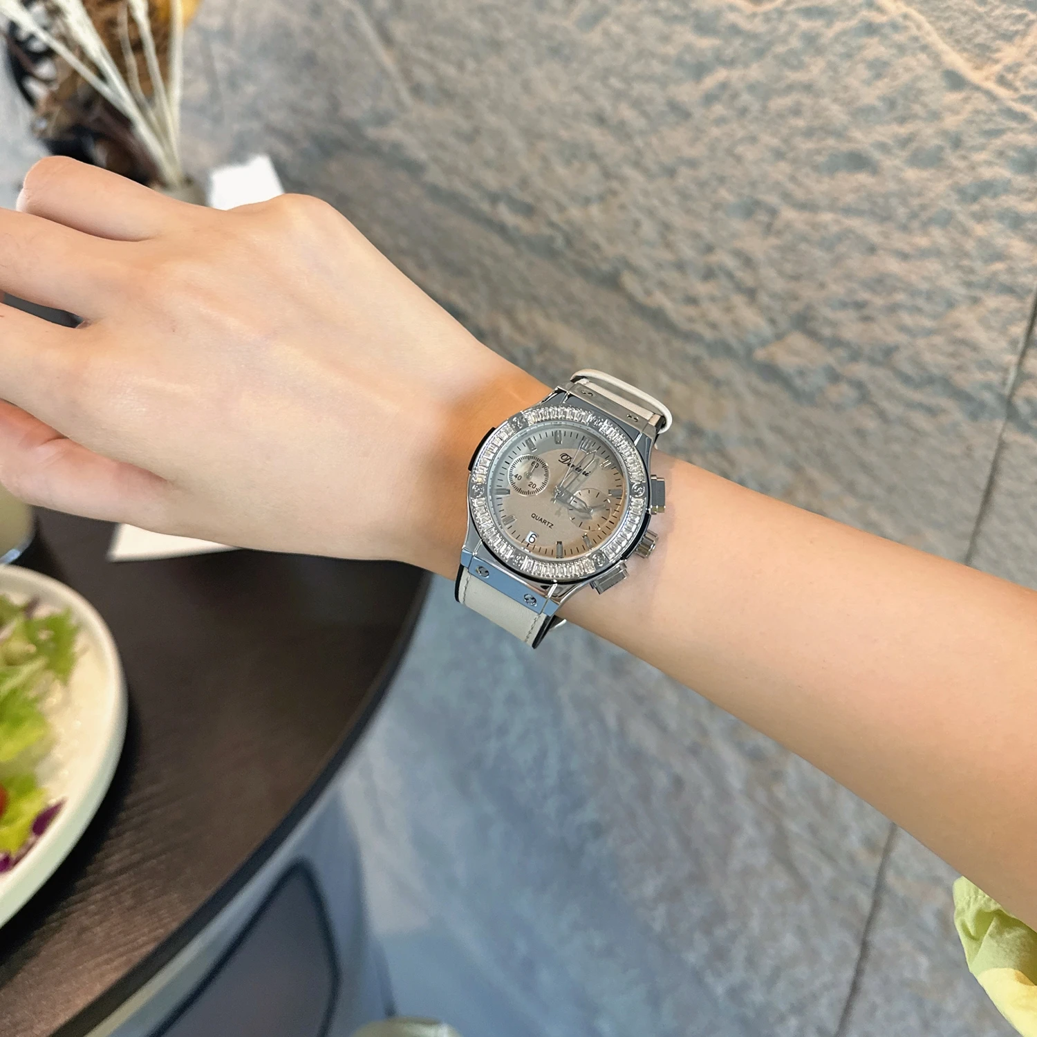 Light Luxury Niche Personality Women's Watch Top Brand New Casual Fashion Girl's Watch Trendy Elegant Sports Watch Gift