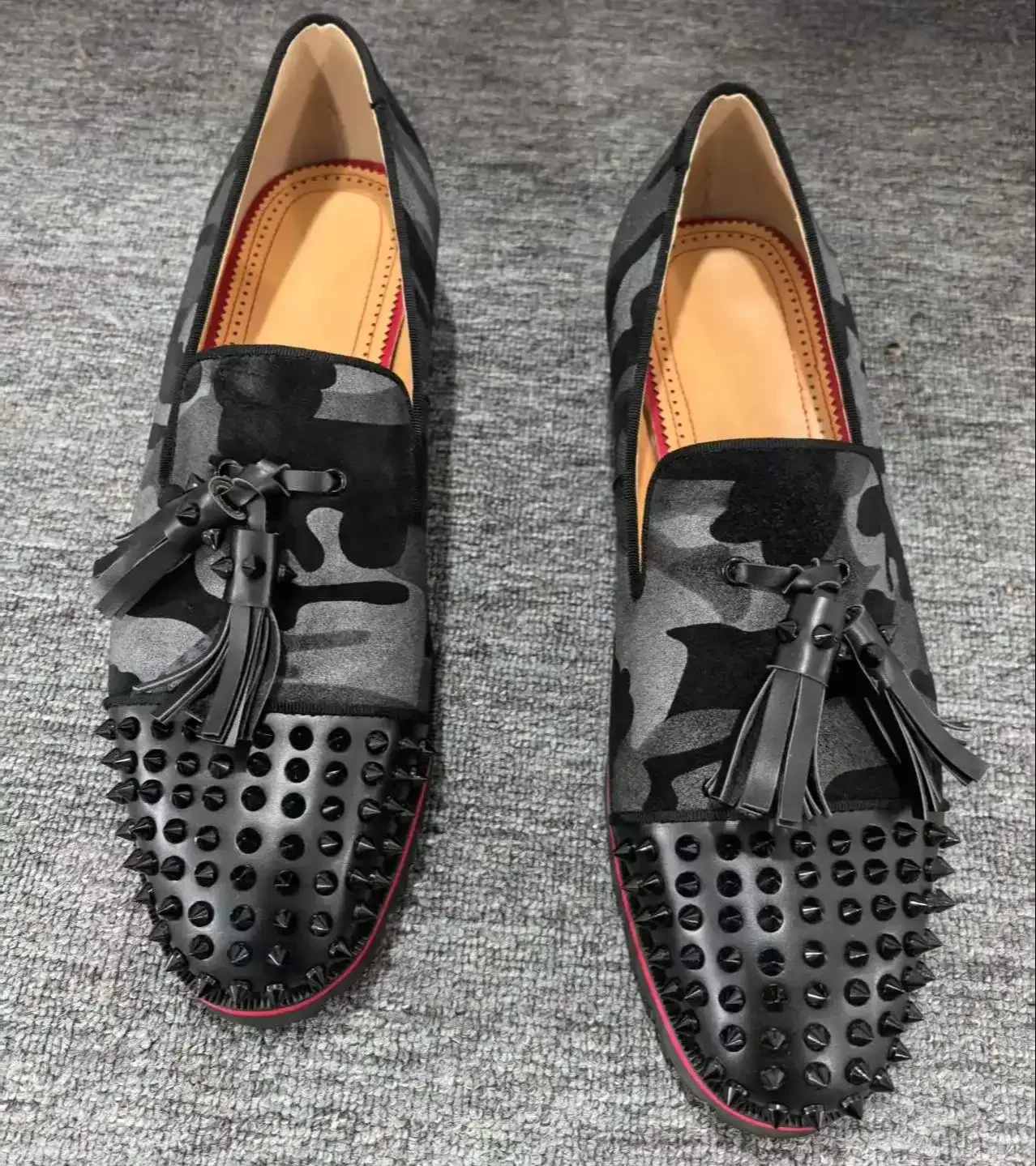 

Черные заклепки, мужские лоферы в стиле панк с круглым носком, красная подошва, Zapatos ручной работы, Zapatos Para Business Man DE, кожаная новая мужская обувь в камуфляжном стиле