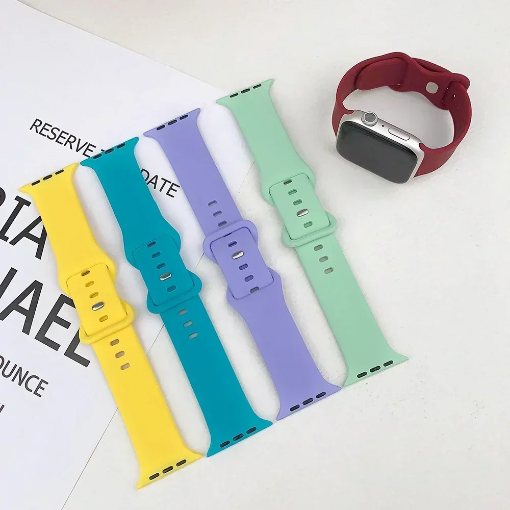 Soft Silicone Band for Apple Watch 8 7 6 5 4 3 SE Strap Bracelet for IWatch Ultra 49mm 45mm 41mm 40mm 44mm 38mm 42mm Watch Band