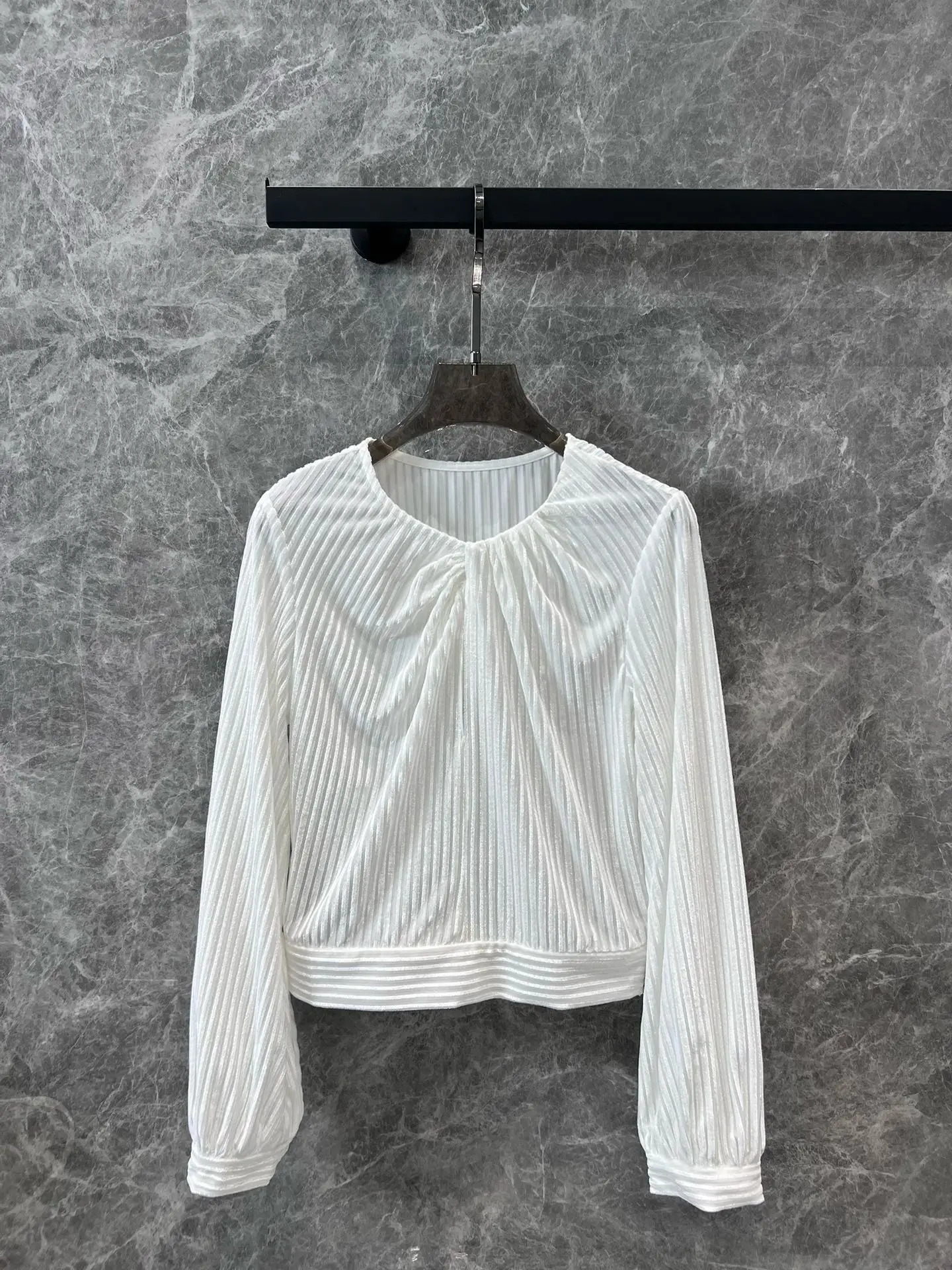 

2024 Spring/Summer New Women's Wear Solid Color Elegant and Comfortable Pleated Velvet Stripe Top 0420