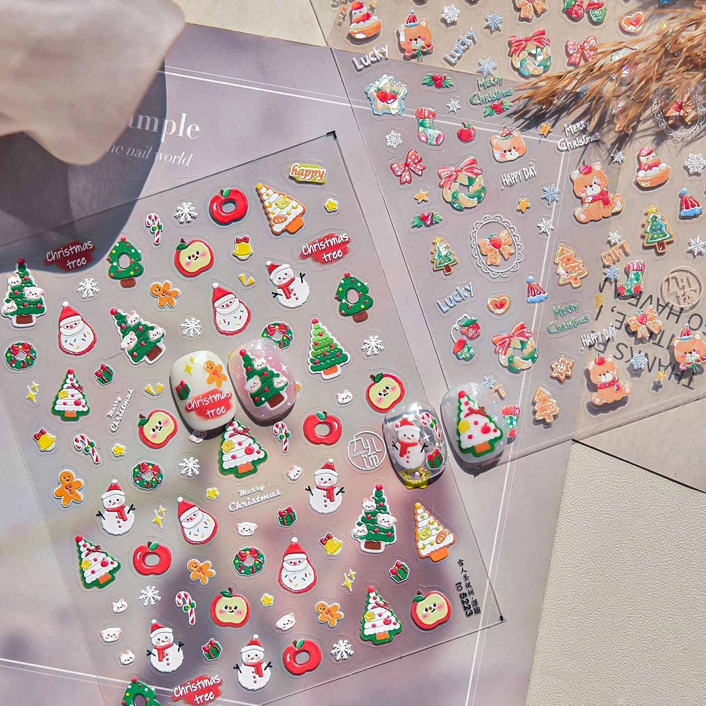 かわいいクマ冬の雪片サンタクロースクリスマスツリーちょう結びペンギン雪だるまハートグローブクリスタルボールネイルアートステッカーデカール