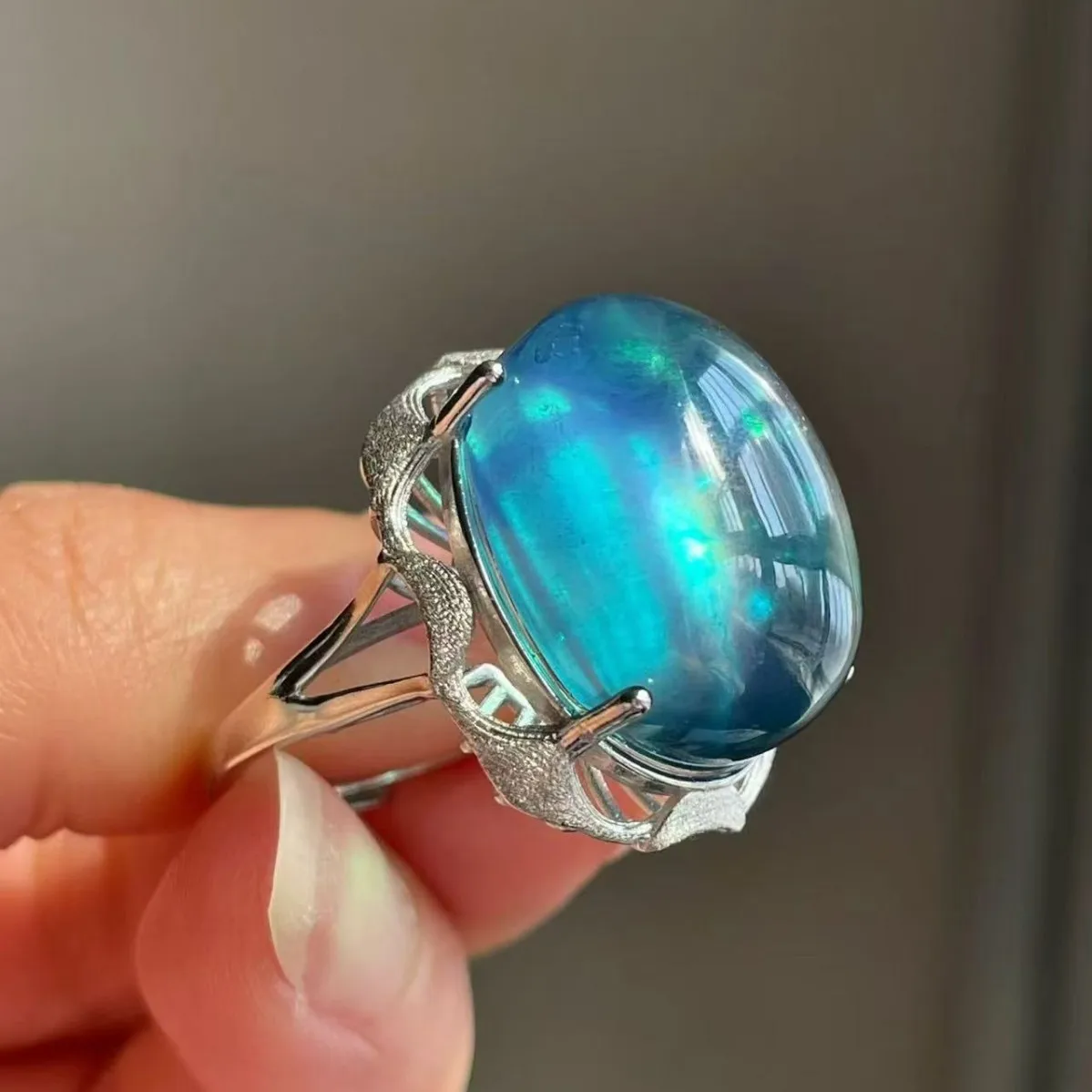 

Кольцо с натуральным аквамарином в серебре 925 пробы, кабошон, красивый цвет, 24x20x15 мм, регулируемое, ювелирное изделие с океаническим камнем, подарок