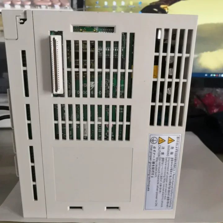 Servoazionamento CA Yaskawa originale Janpan SGDH-02AE-OY da 500 W