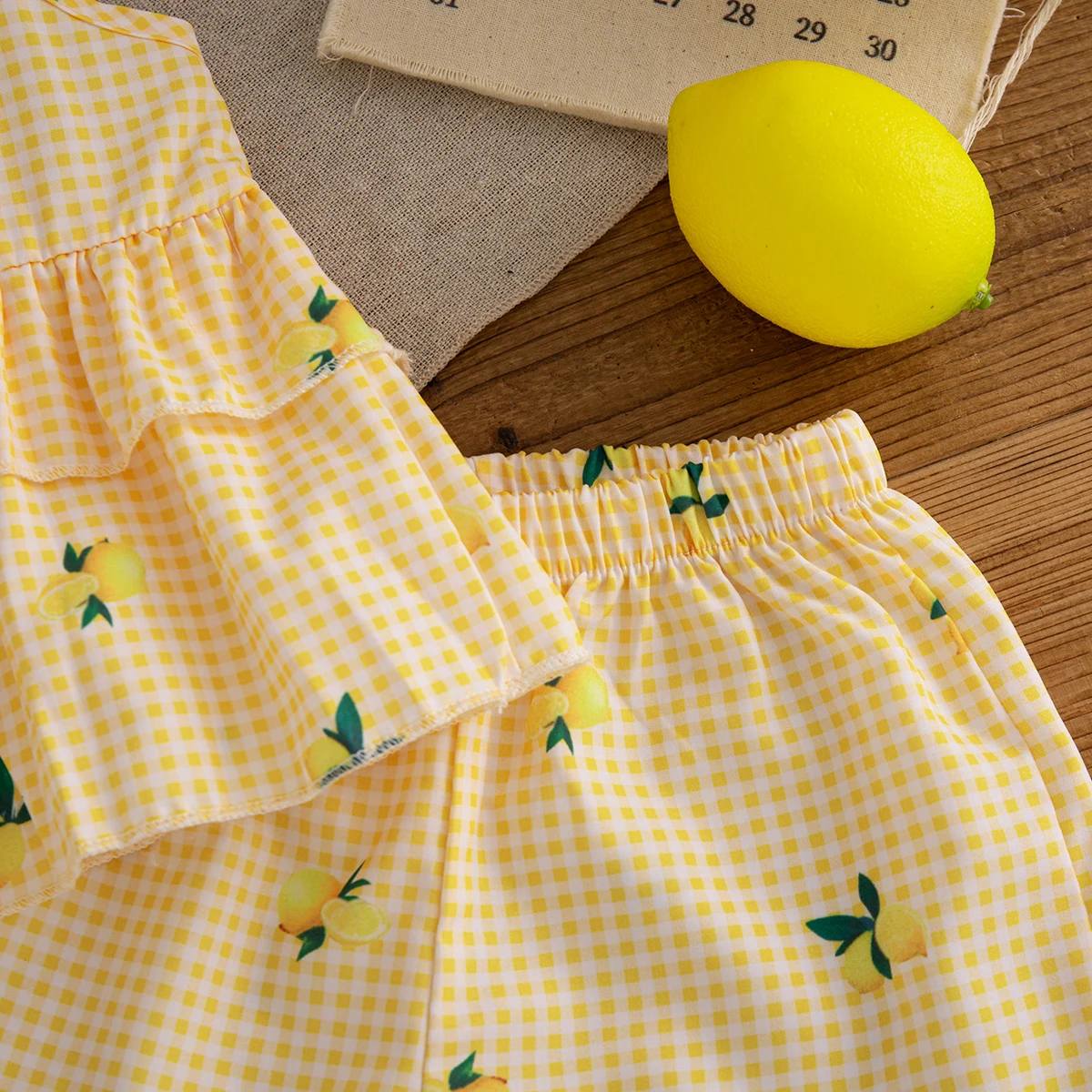 Gelb kariertes Zitronen-Set für Kleinkinder, 2-teilig, Hosenträger-Top und Shorts mit elastischem Bund, süßes Sommer-Set für Mädchen, Strand und Reisen – Detail 8