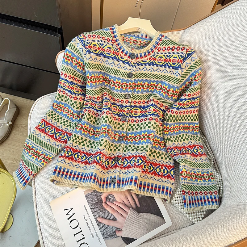

Gagarich Ethnic Contrasting Stripe Round Neck Long Sleeved Knitted Sweater Women Summer 2025 Loose Single Breasted Versatile Top