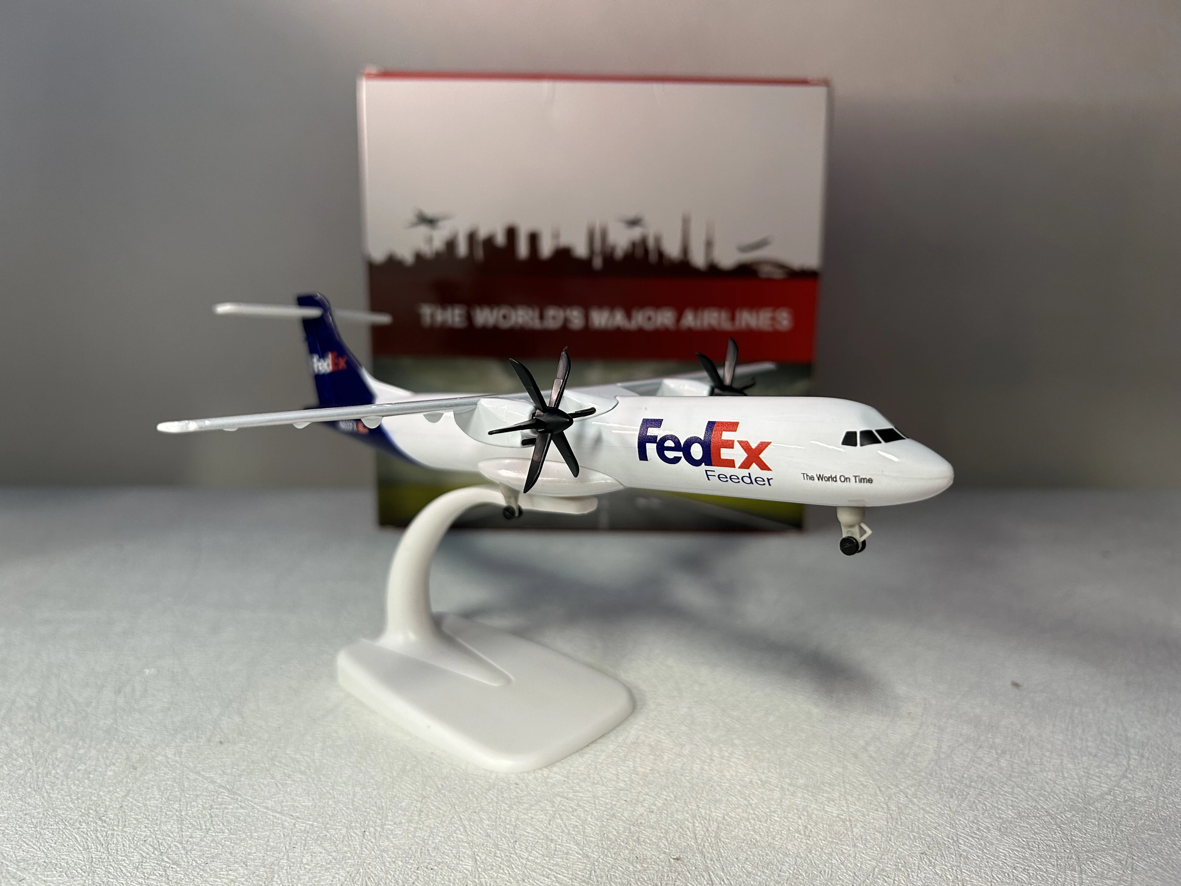 Toy planes 20cm Fedex ATR plane model 1 400 scale aircraft Alloy Metal airplane model w Wheels Landing Gears Children toys