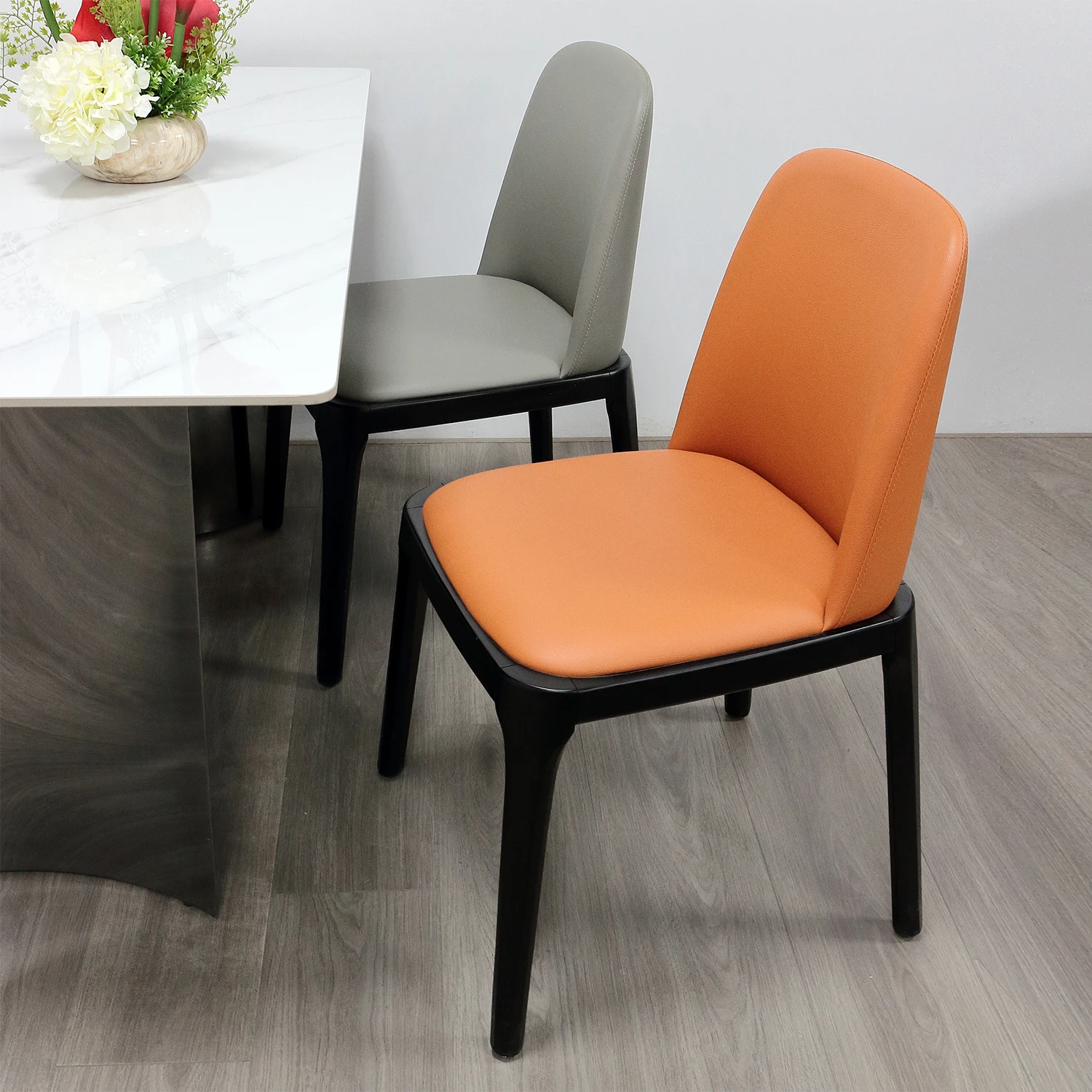 الجملة الحديثة بو الجلود الخشب مسند الذراع كرسي منجد كراسي تناول الطعام الخشبية الصلبة لفندق مطعم