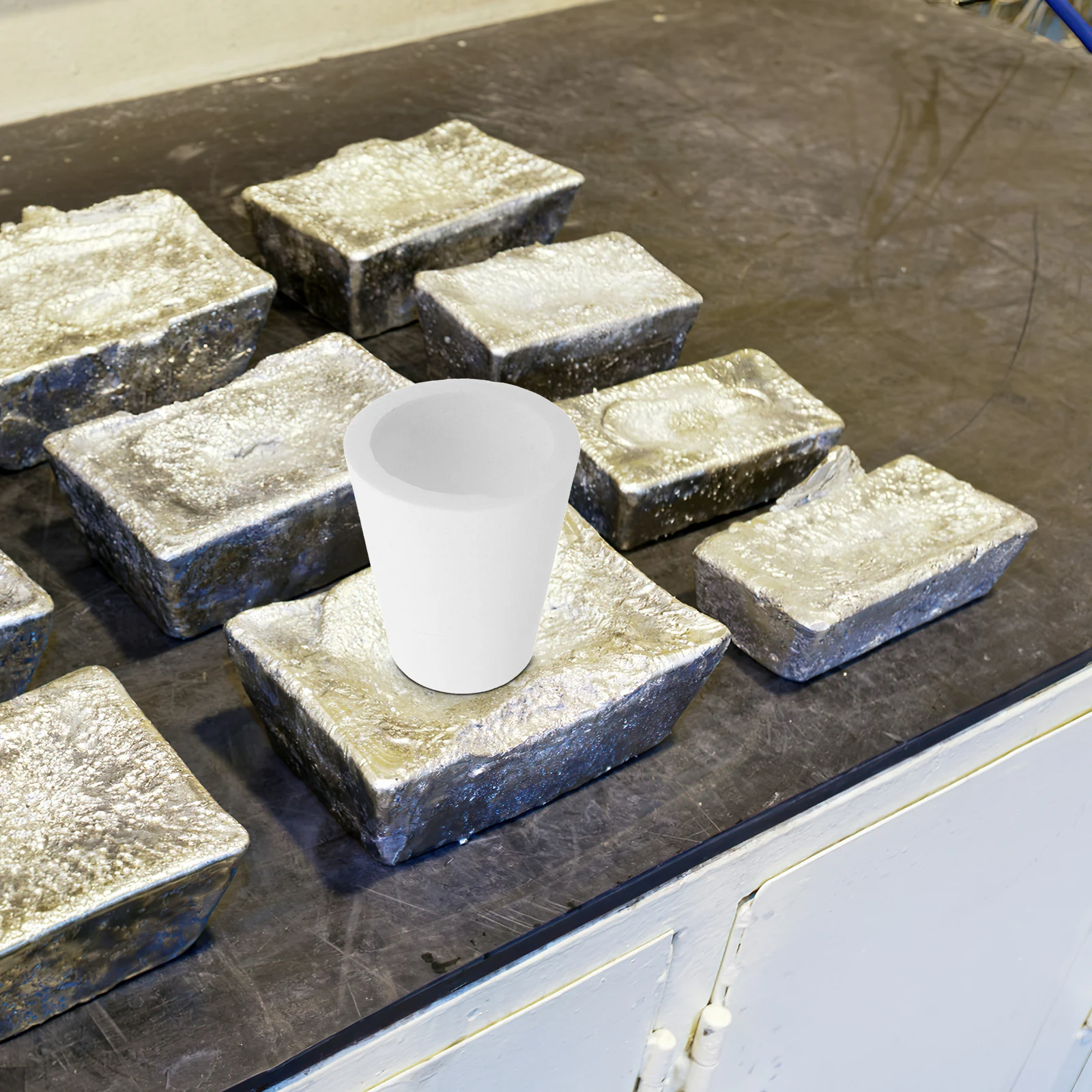 

High Purity Quartz Crucible for Metal Melting Casting Small Size High Temperature Resistant Efficient Smelting Refining Pot