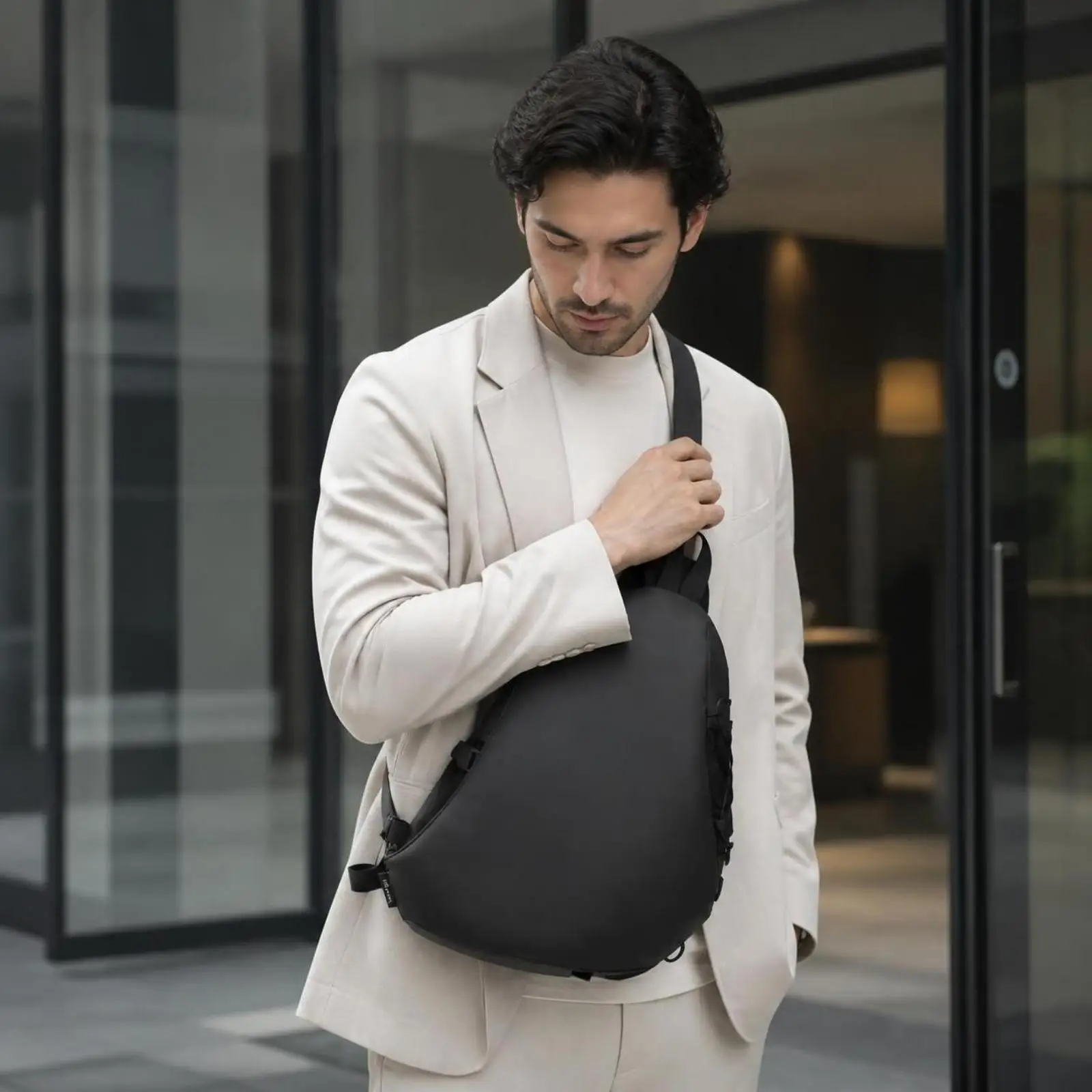 mochila-pequena-para-ninos--mochila-cruzada-con-diseno-triangular-que-se-ajusta-al-cuerpo-ideal-para-excursiones-de-un-dia
