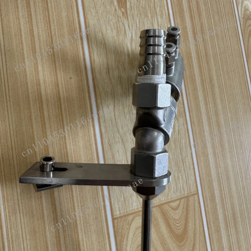 A variety of filling valves/nozzles/filling heads for different types of liquid filling machines