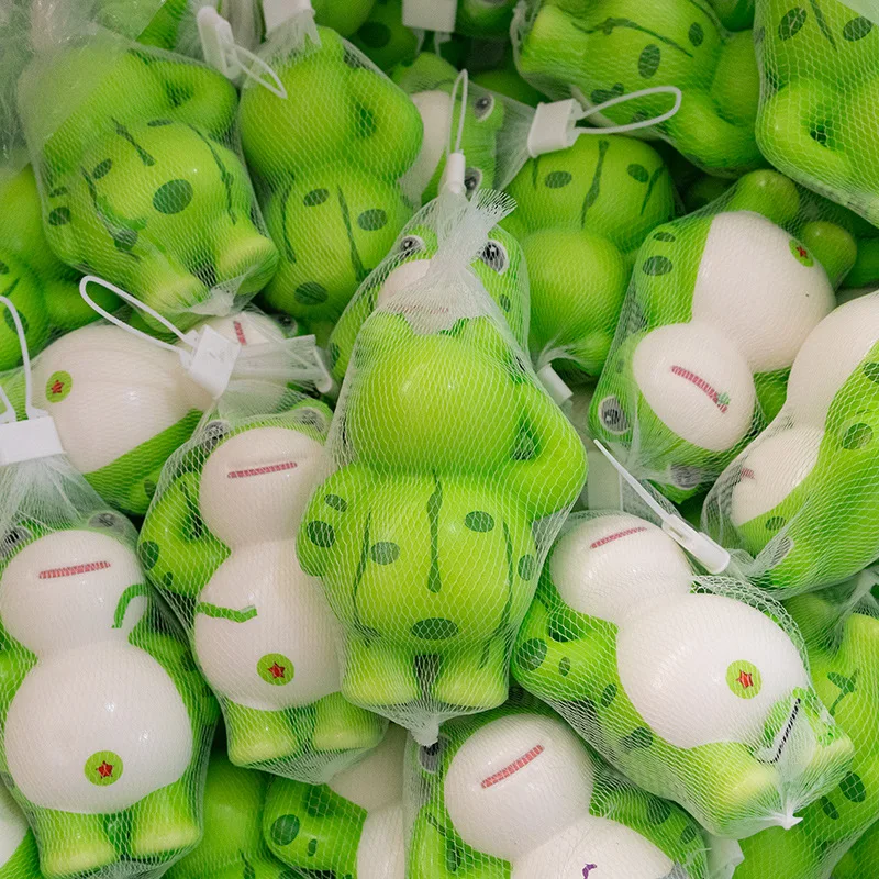 Salute frog slow rebound decompression toy pinch music small pendant decompression toy creative pu doll doll