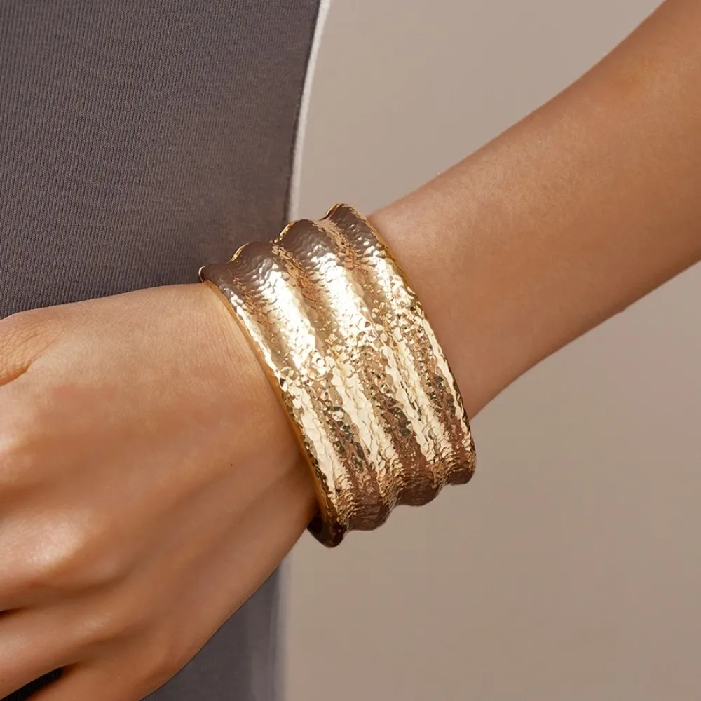 金属ワイドオープンバングルヨーロッパアメリカンスタイル合金カフバングル少数派デザインジュエリーアクセサリー誇張ブレスレット女の子