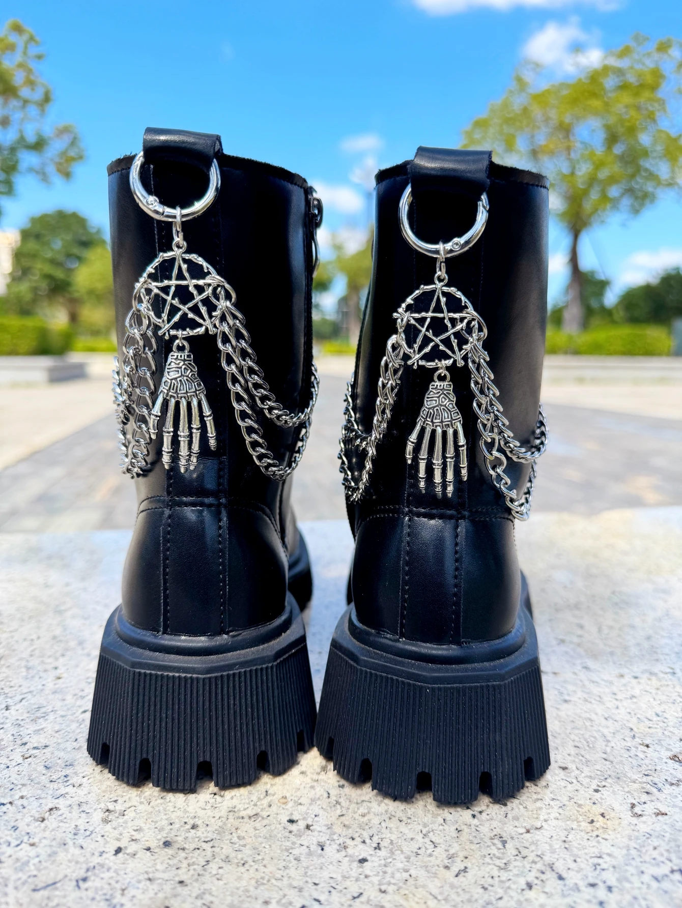 Two pieces of pentagram handprint shoe decoration chains - DIY detachable shoe accessories, shoe decoration parts, holiday gifts