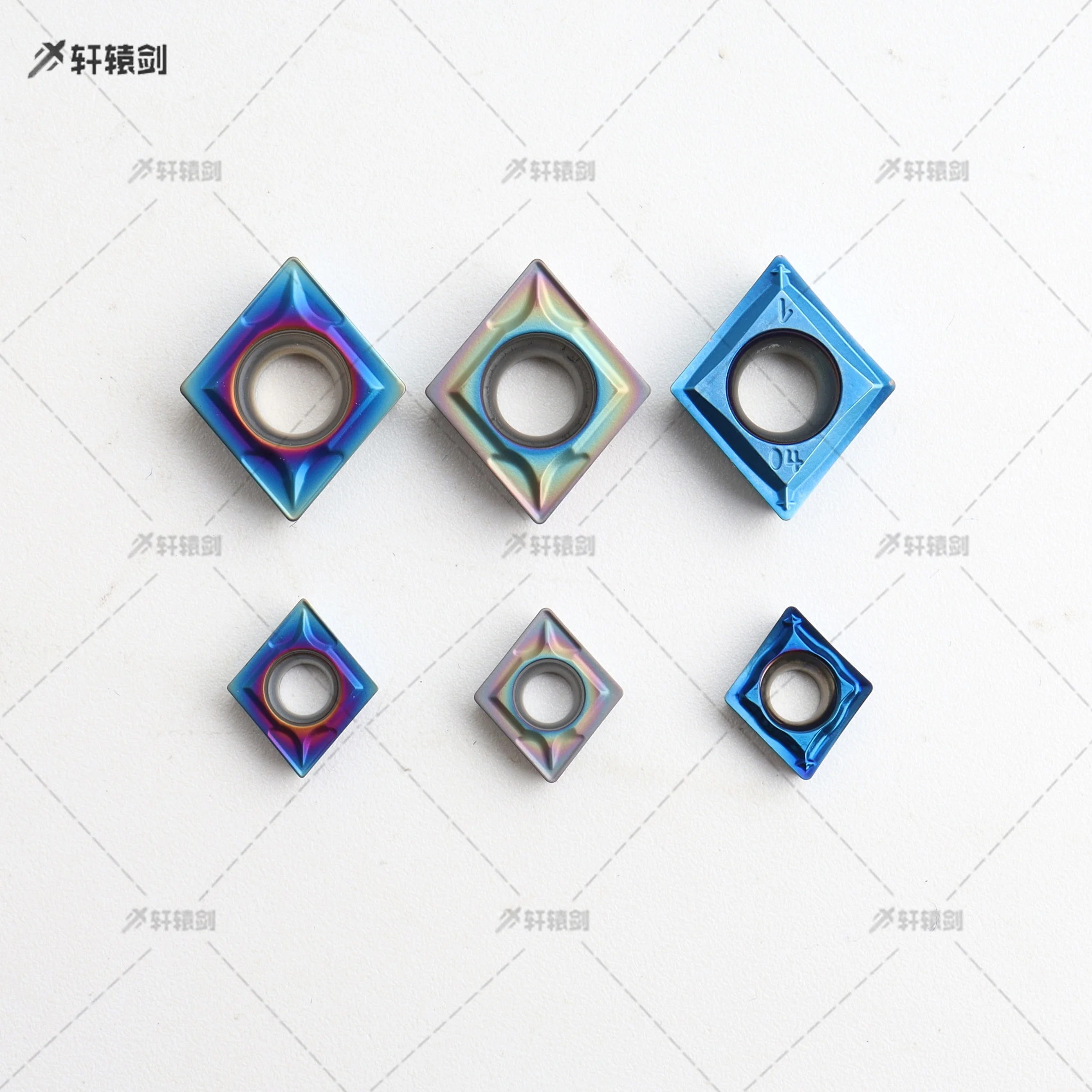 

Токарные резцы CCMT09T304/09T308/060202/060204/060208/120404/120408 из нано-закаленной стали с синим покрытием для высокотвердой стали, для станков с ЧПУ