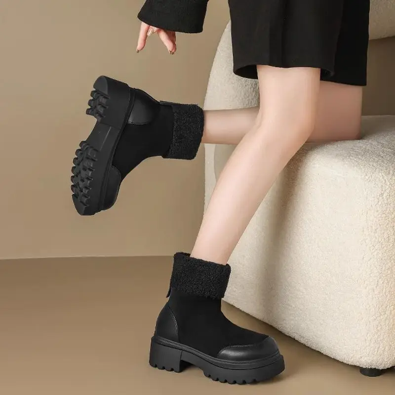 

Ботильоны со сращиванием, черные женские туфли с круглым носком, шикарные и элегантные ботинки с мягкой подкладкой из ягненка, новые рок-тренд 2025, зимние ботинки для женщин