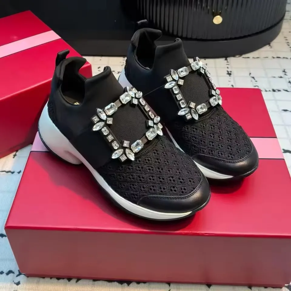 

Новинка 2025, стильные белые брендовые кроссовки на платформе, сетчатые массивные женские кроссовки со стразами, вулканизированная повседневная обувь