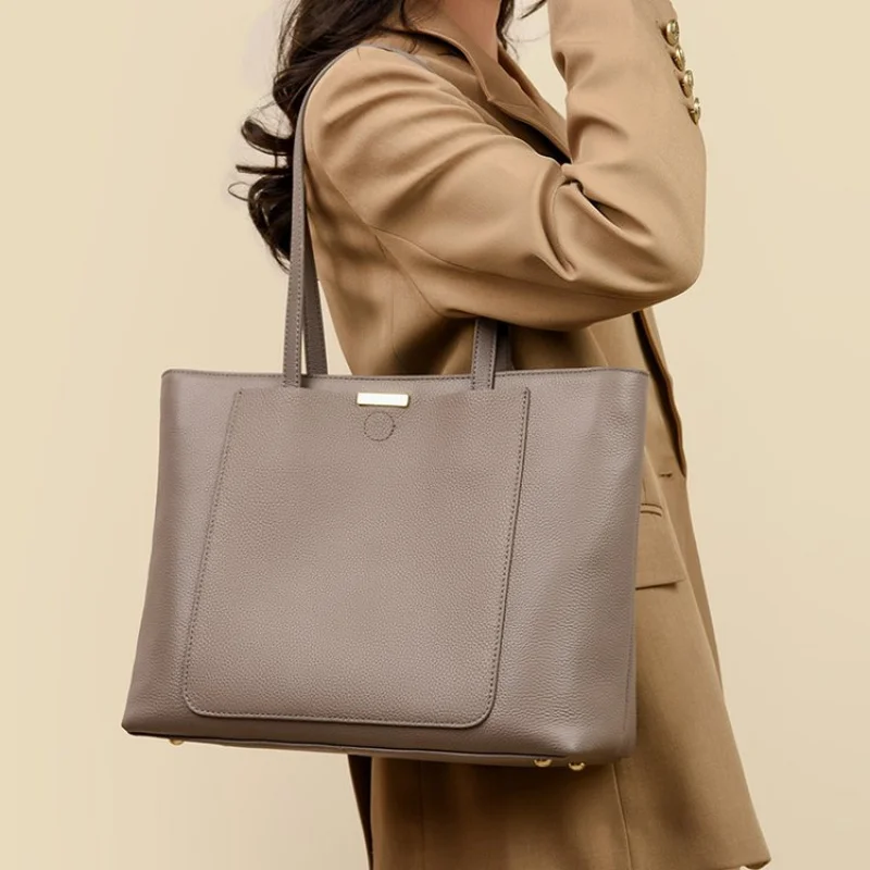 

Classic Elegant Women Leather Crossbody Bag Luxury Designer Handbag Fashionable Chic