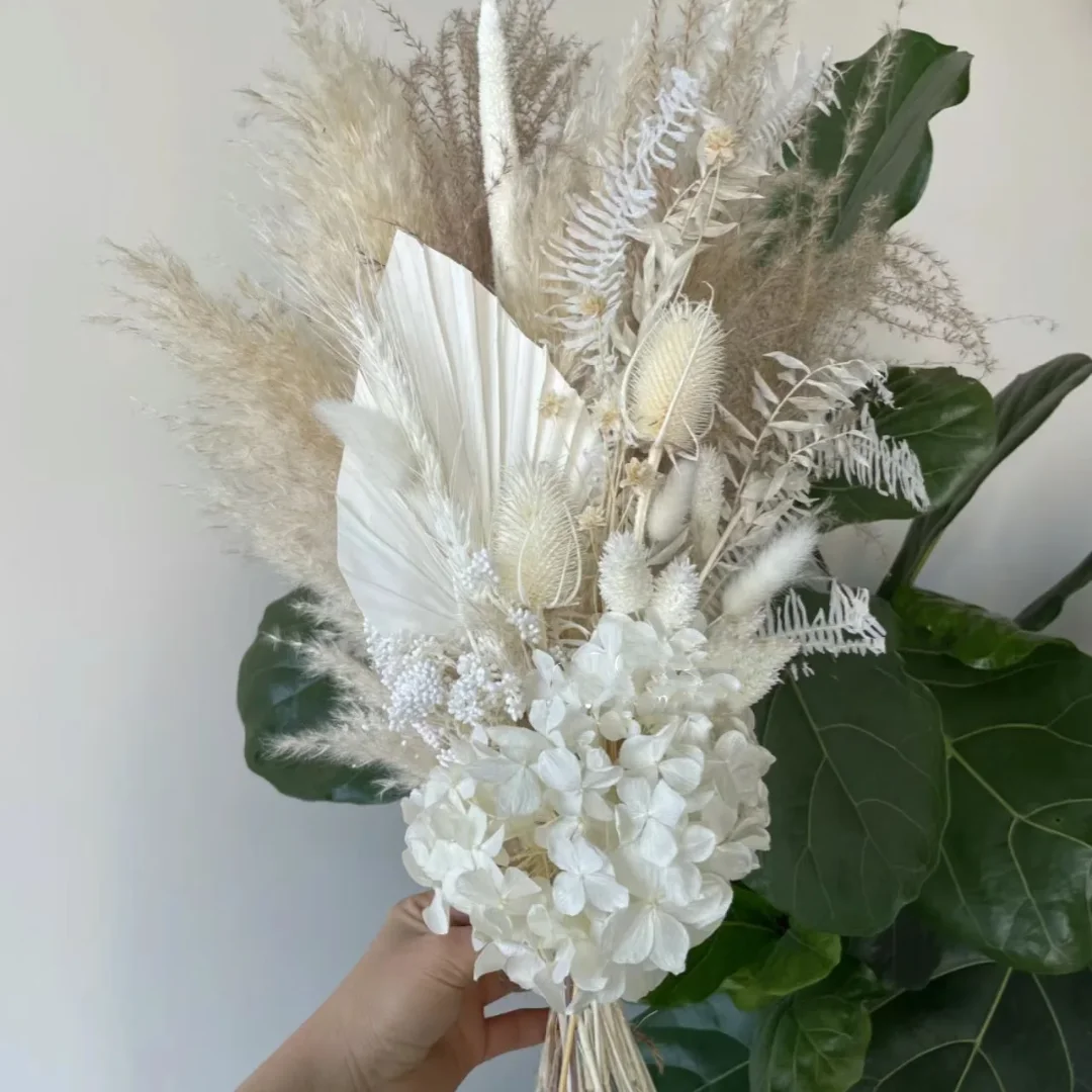 Bridal Wedding Bouquet Natural Dried Pampas Grass Fresh Preserved Hydrangea Flower Holding Floral Wedding Arrangement Home Decor