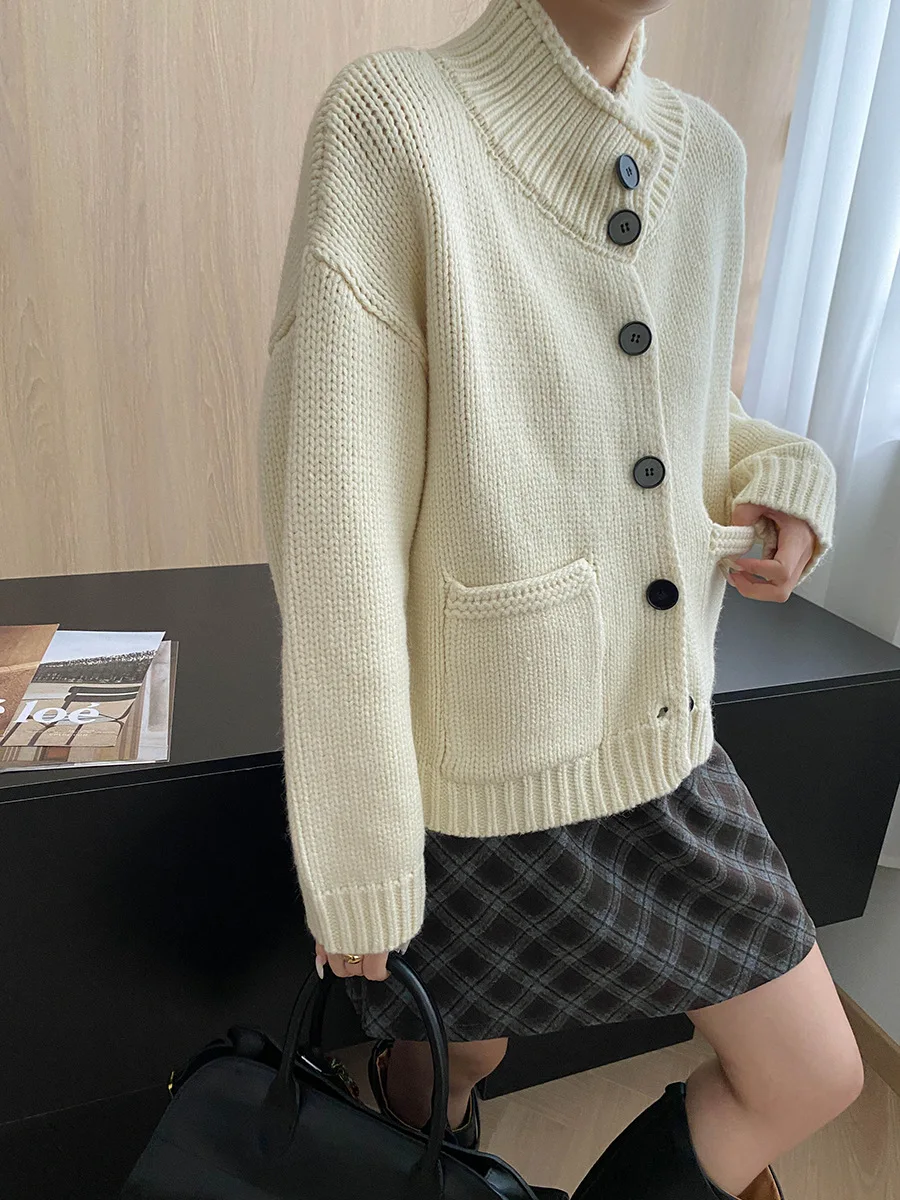 

Stand up collar, lazy feeling, loose, thick, warm, thick knit cardigan jacket