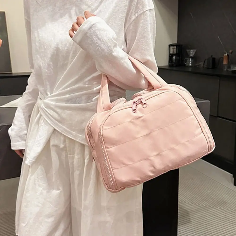 حقيبة مستحضرات تجميل كاواي بلون سادة مضادة لرذاذ الماء والقطن حقيبة أدوات الزينة المحمولة سميكة من البوليستر حقيبة مكياج يوميًا