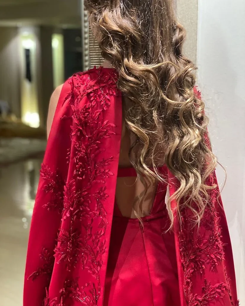 Robe de Bal Rouge Amanda pour Femme, Tenue de Soirée à Manches sulf, Fente Latérale, Perles, Paillettes, Plumes, Tulle, Formelle