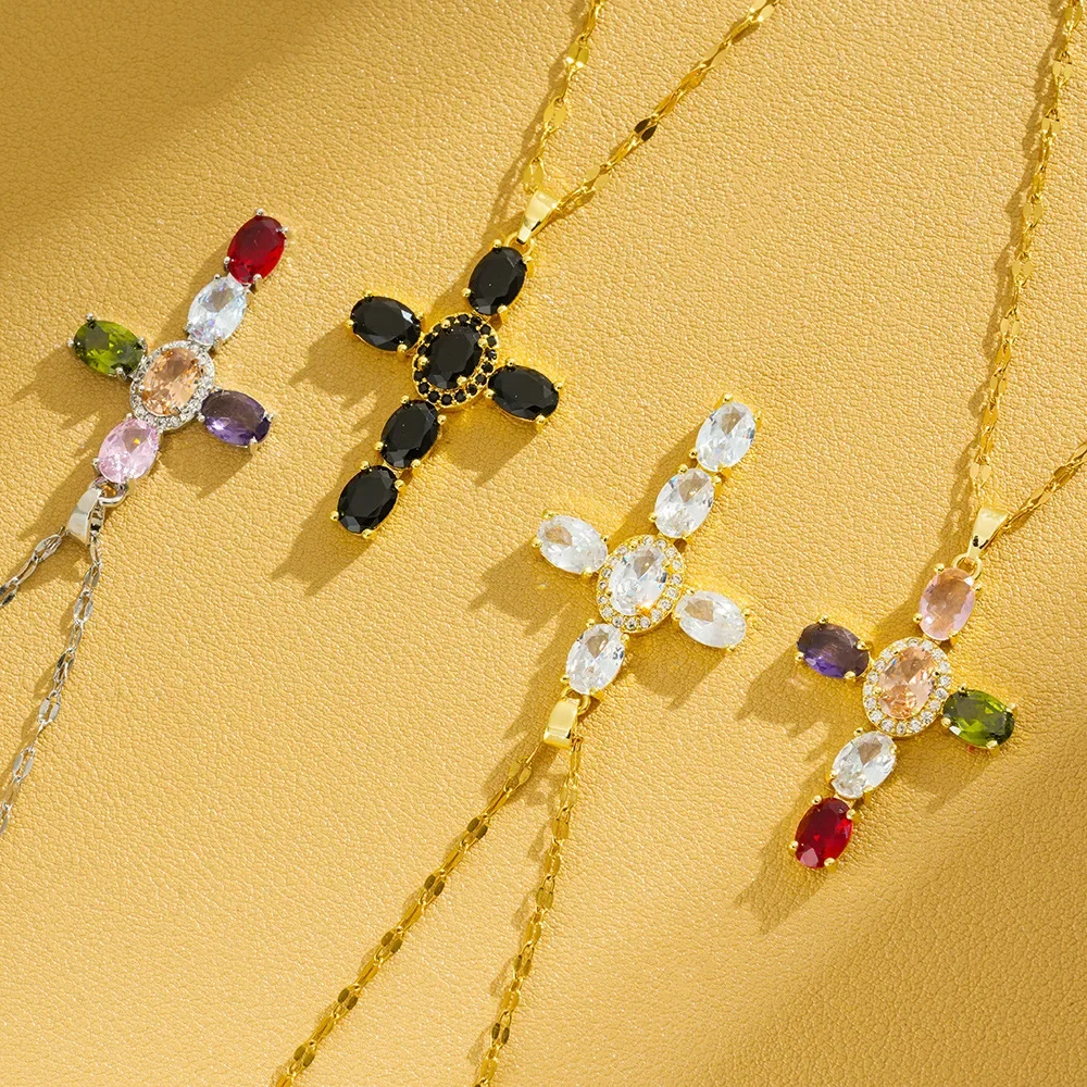 럭셔리한 터치와 독특한 컬러감을 더한 빈티지 십자가 모양의 지르콘은 눈부시고 다재다능합니다.