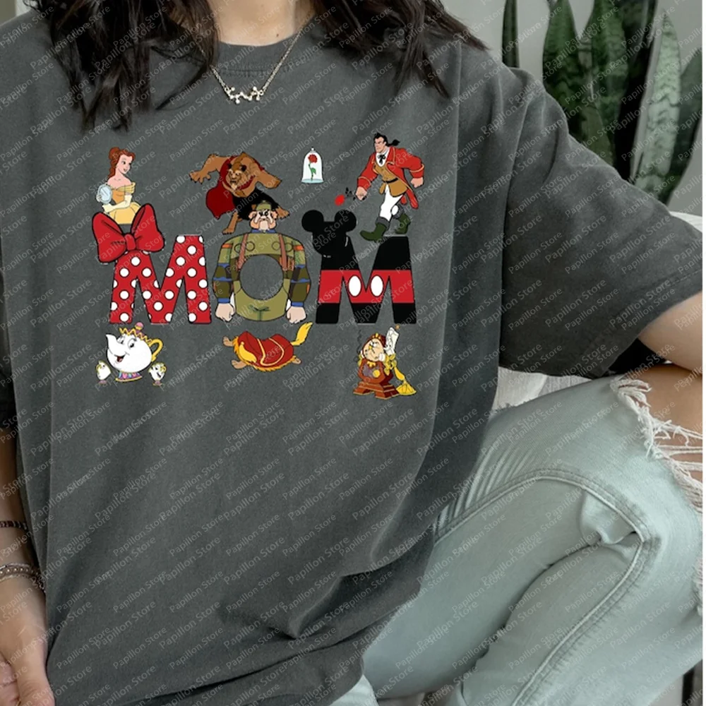 เสื้อยืดดิสนีย์ บิวตี้ คาสเซิล 2026 ของขวัญเพื่อนสนิทจากดิสนีย์แลนด์ เสื้อสเวตเชิ้ตวันหยุดสำหรับเด็กผู้หญิง เสื้อผ้าฝ้าย บ้านแห่งความงาม ครอบครัวเบลล์