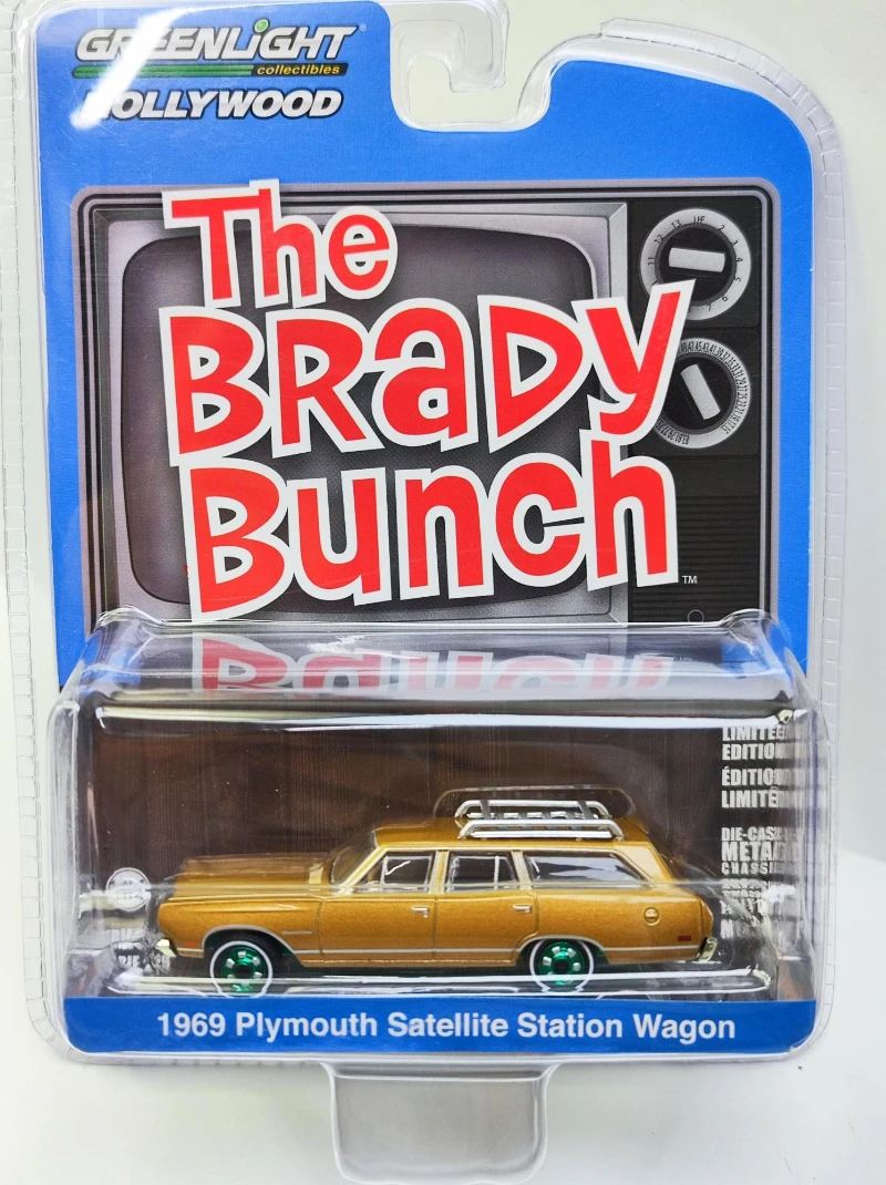 

1:64 1969 Plymouth Satellite Station Wagon High Simulation Diecast Car Metal Alloy Model Car kids toys collection gifts W642