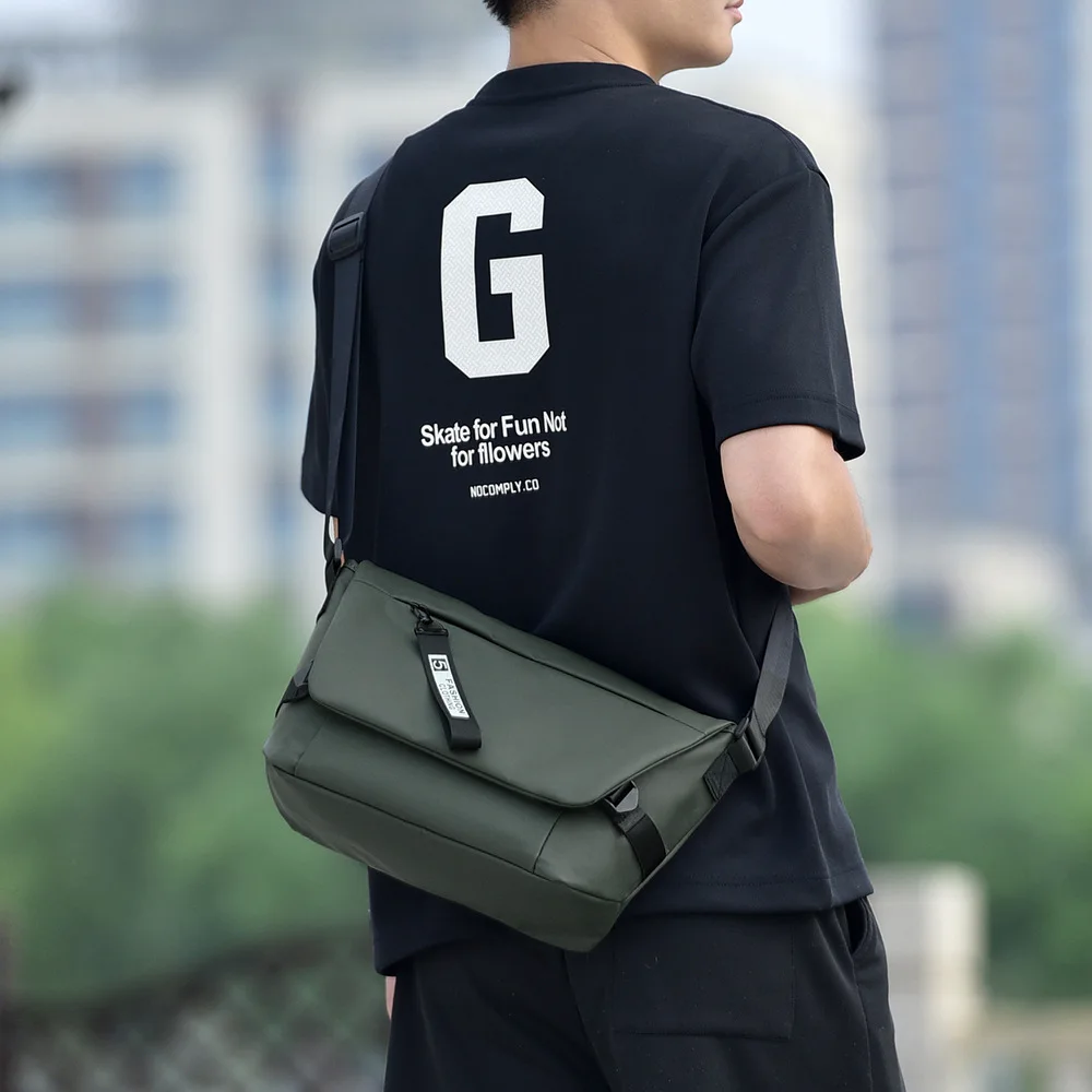 

Водонепроницаемая мужская сумка на одно плечо с откидной крышкой из кожи, плоская сумка для хранения и квадратный рюкзак через плечо большой вместимости.