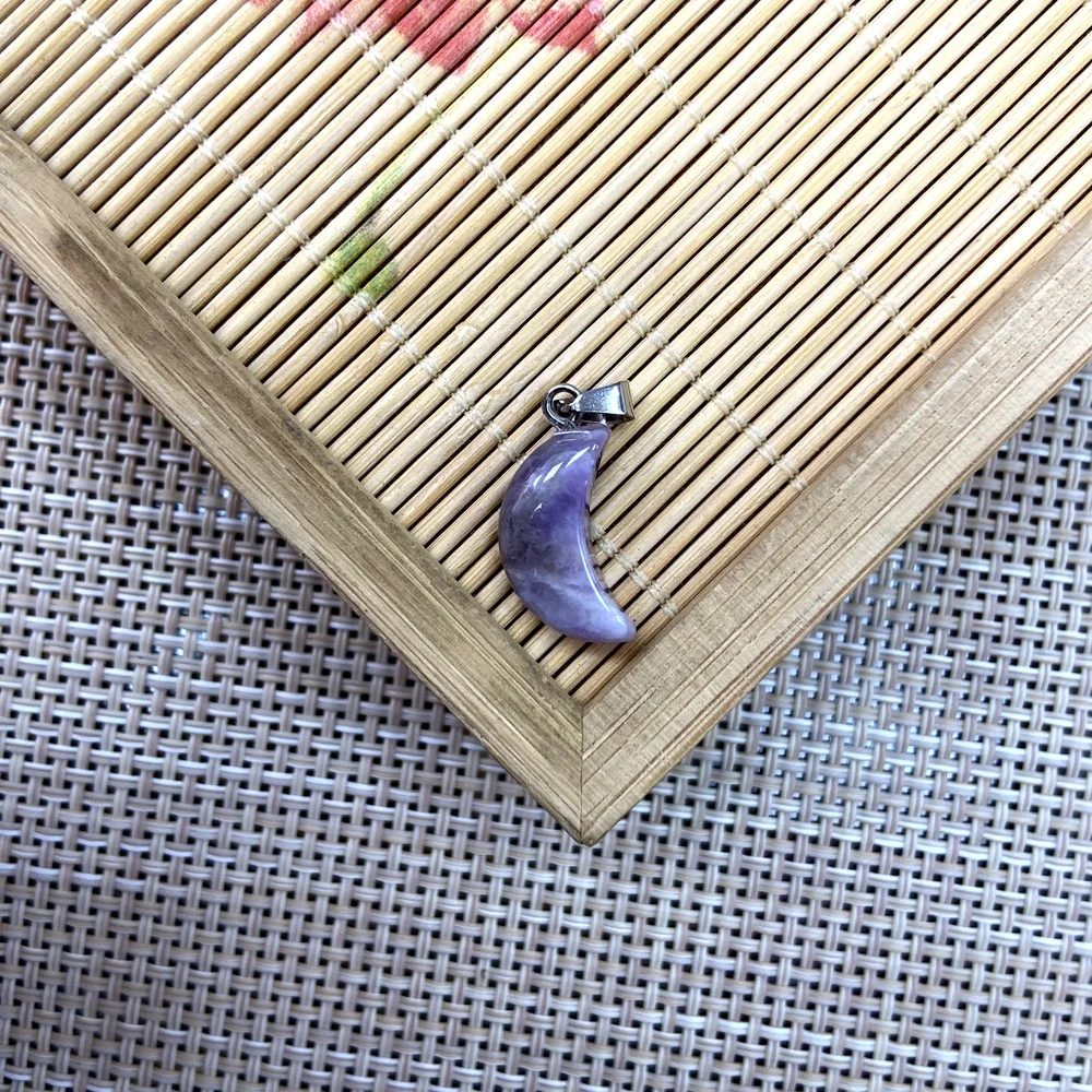 Exquisite Natural Stone Crystal Polished and Carved Moon-shaped Amethyst Single-hole Melon Seed Bead Pendant Handmade DIY Charm