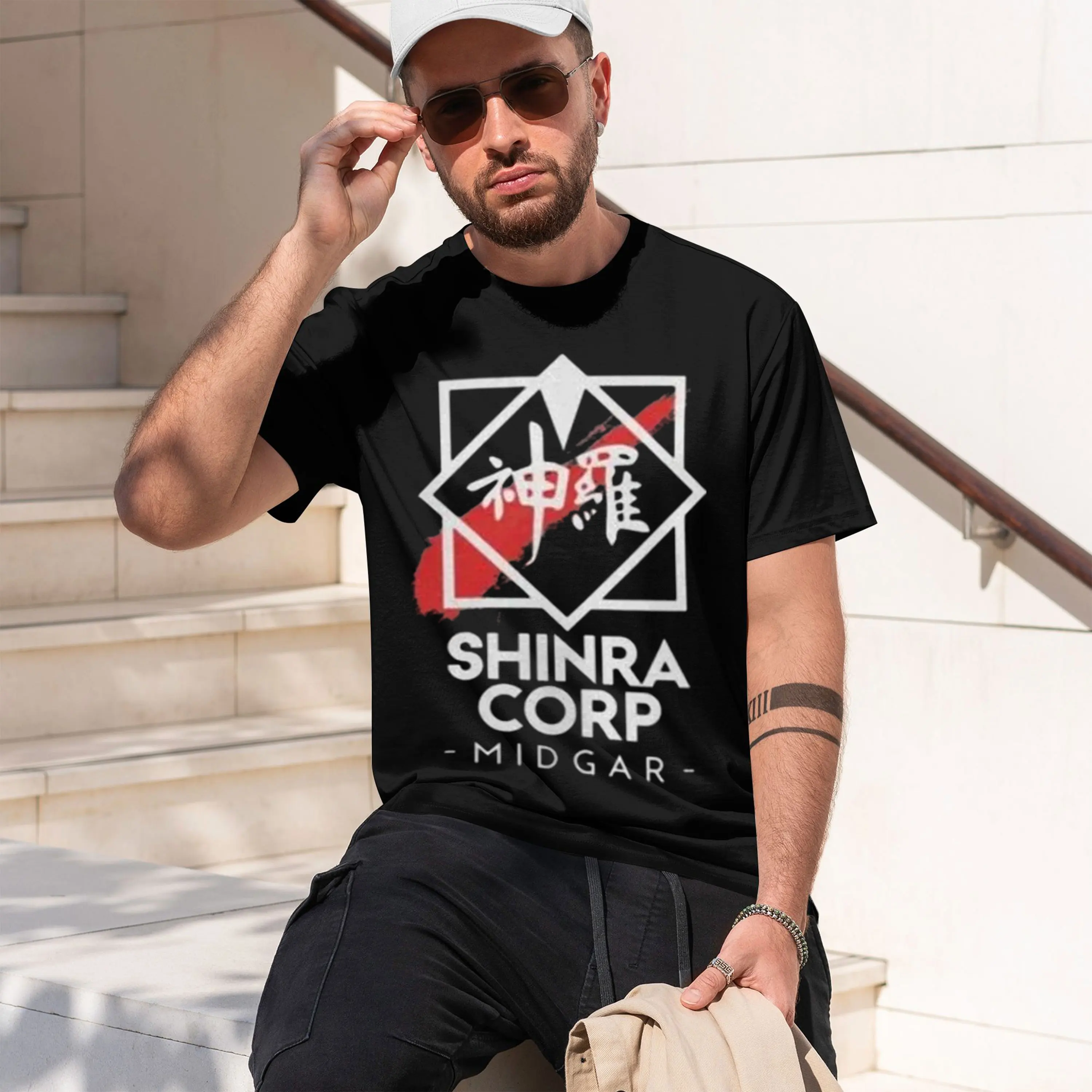 Retro Gaming Corps - レトロゲームスタイルメンズTシャツ シンラ社ミッドガーロゴデザイン 夏カジュアルウェア ゲーマーとアニメファンへのギフト 2026年新作モデル