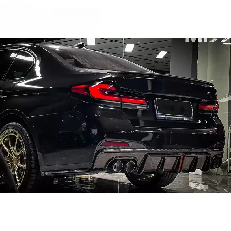 Real Carbon Fiber Rear Diffuser With Lights For BMW 2018-2023 5 Series Diffuser Rear Bumper Lip Splitter Spoiler G30 G38