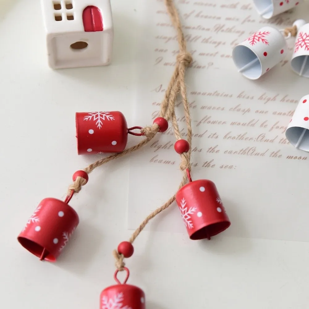 خمر شجرة عيد الميلاد أجراس سلسلة ندفة الثلج DIY سحر جدار معلق أجراس الحديد الفن الإبداعية أجراس قلادة السنة الجديدة