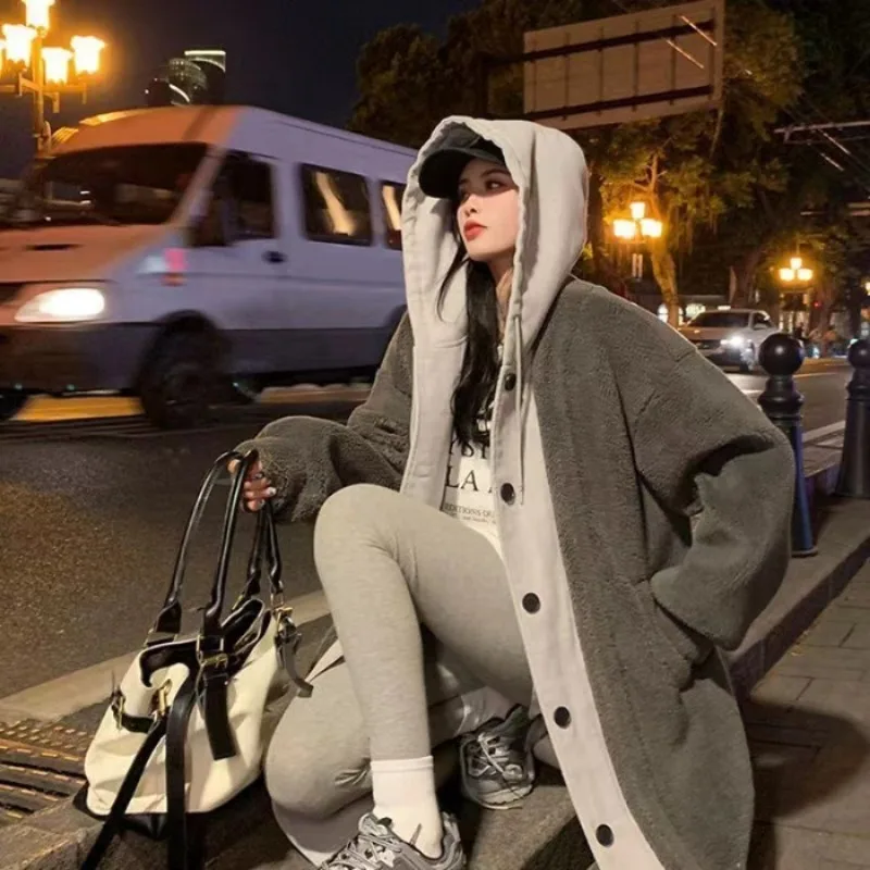 Coreano Autunno e Inverno Nuovo Casual Lungo Abito Con Cappuccio Cappotto In Pile di Agnello Falso Due Allentati Cappotto di Moda Giacca da Donna 2023 Nuovo