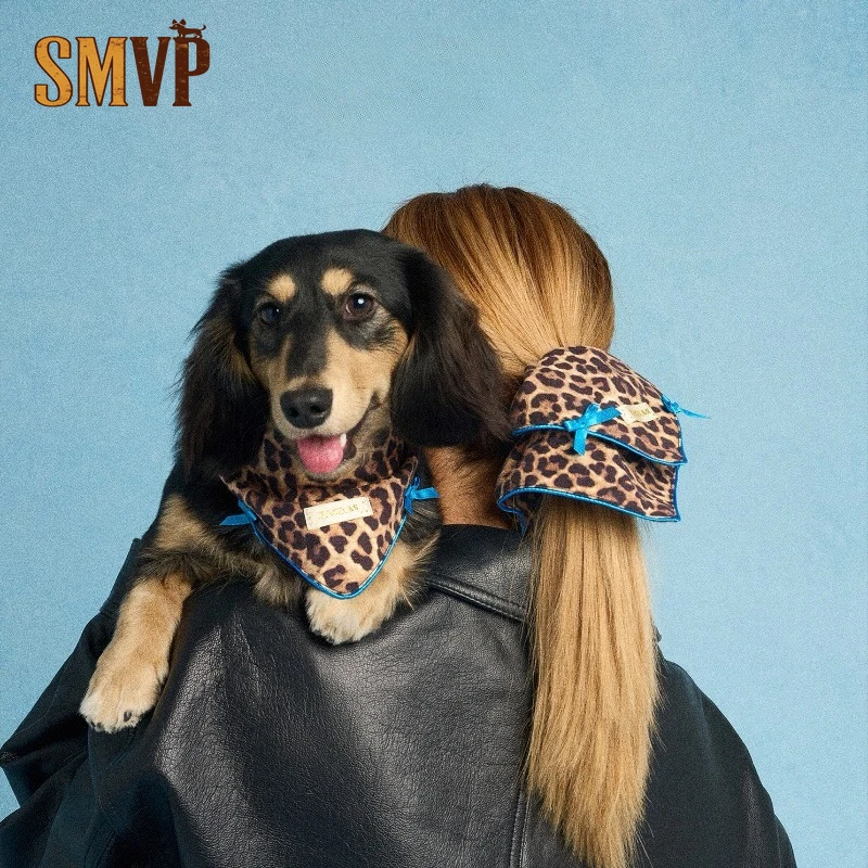 

Original Leopard Print Contrasting Color Blue Edge Pet Kitten Dog Decorative Triangular Towel The Same Hair Band for Pet Owners