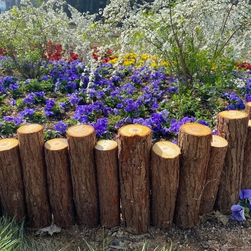 Wood fence with bark fence Solid embalming tree section Stump Courtyard Garden Outdoor