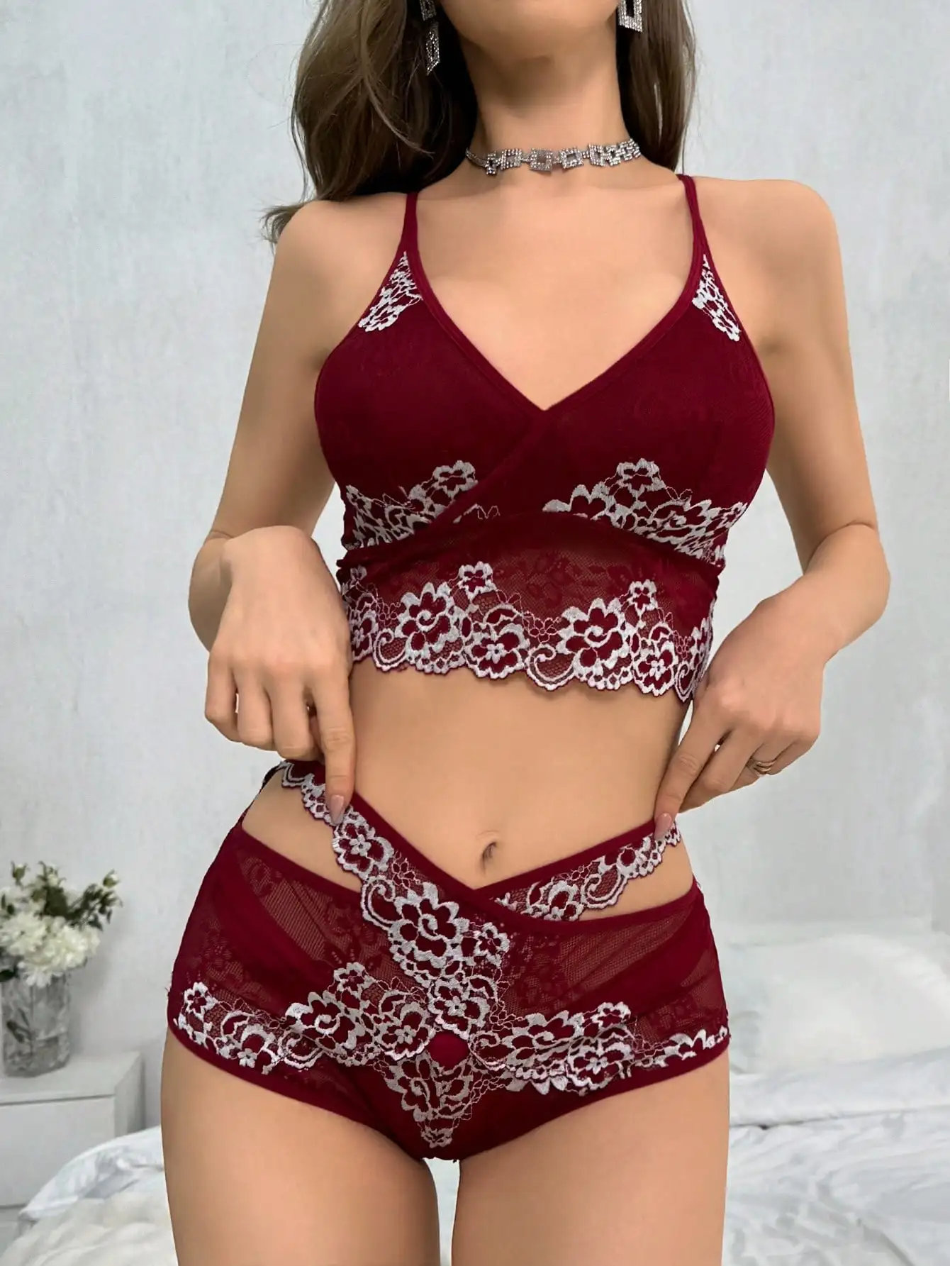 

Пикантный очаровательный женский пижамный комплект из 2 предметов, летний топ на бретелях с глубоким V-образным вырезом и шорты, нижнее белье 2024, кружевная Пижама, домашняя одежда без рукавов