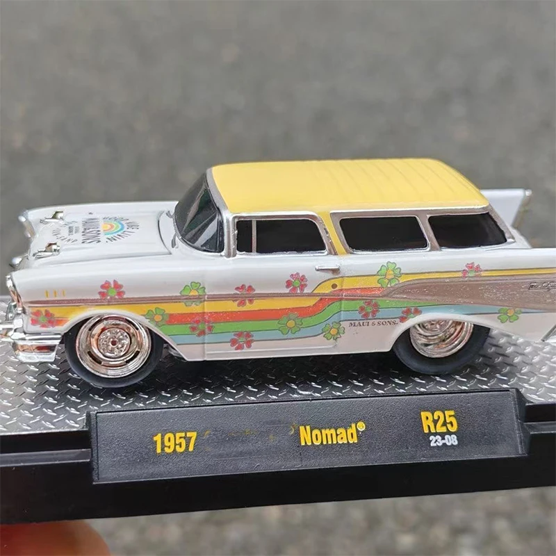 

M2 Machine 1:64 Белый автомобиль из сплава, литая под давлением модель автомобиля, коллекция украшений, дисплей, игрушки для взрослых, подарки