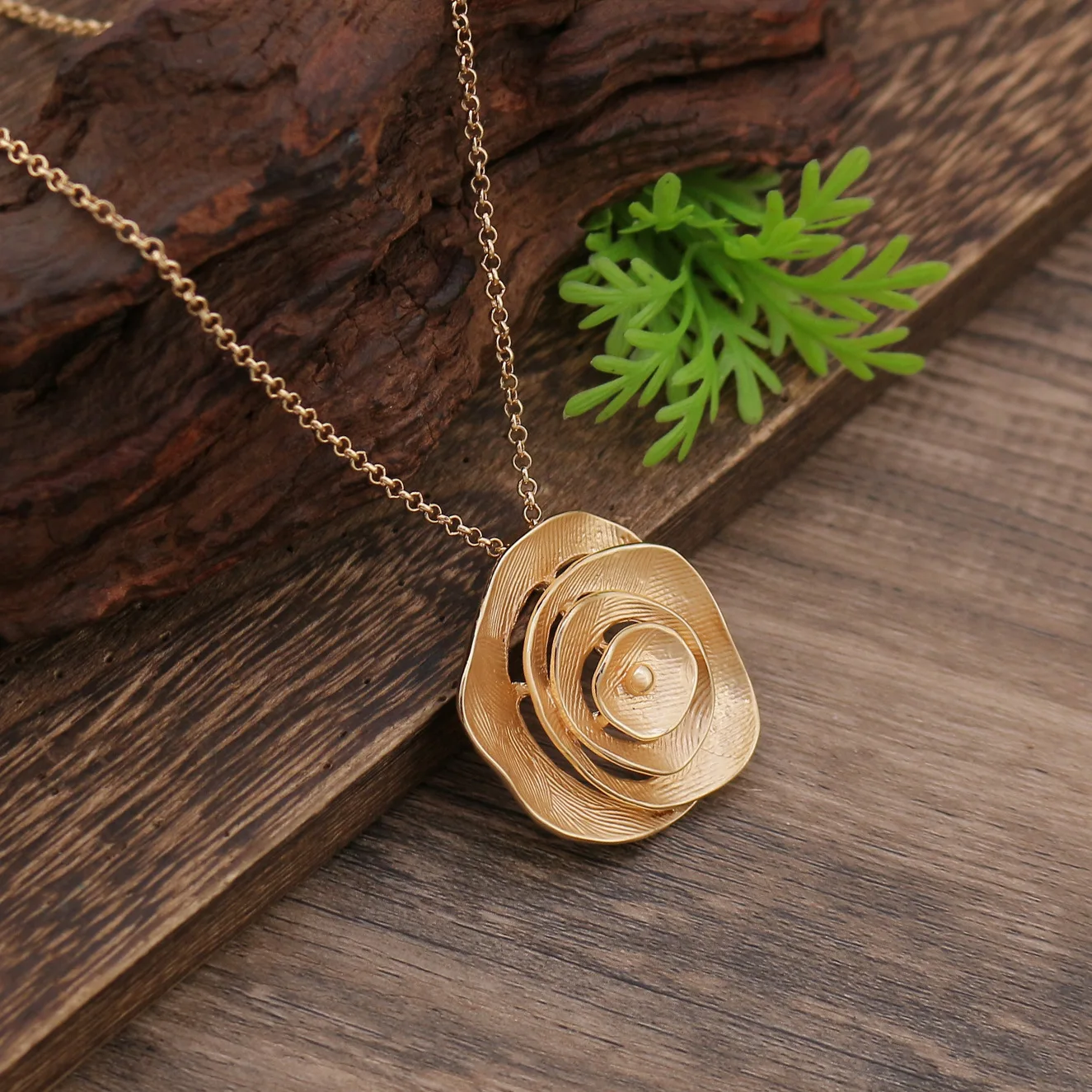 Jewelry DIY accessories new enamel color hollow rose pendant, women's simple and high-end rose alloy necklace