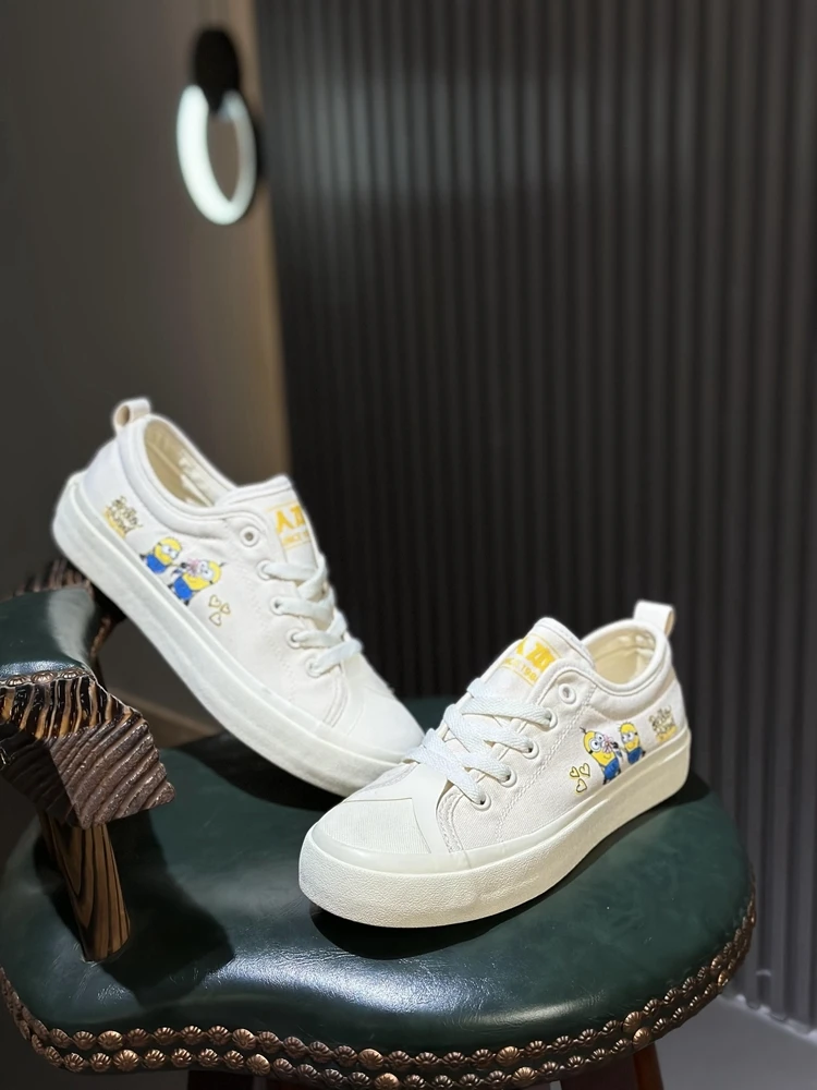 Minions plus size Versatile And Trendy Design Casual White black Shoes 2024 New Style women Canvas Shoes