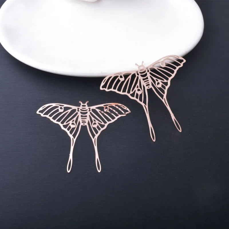 10 Stück Messing-Filigran-Anhänger mit hohlen, hellgoldenen Schmetterlingen und Schmetterlingsmotiven für Schmuck. – Detail 12