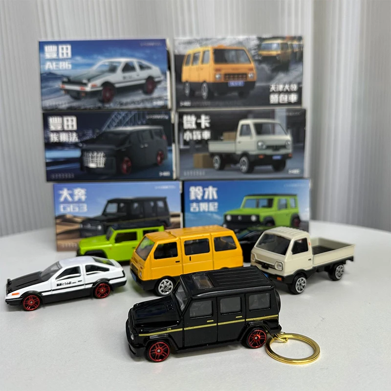 Diecast 1:64 Scale Cargo Truck Keychain School Bag Pendant Creative Alloy Simulation Car Model Keychain Souvenir Boys Toys Gifts