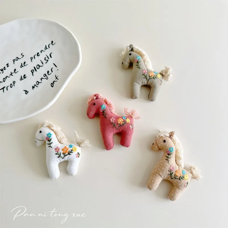 Adorable broche poney en tissu - Women Shoes Must Have avis et prix