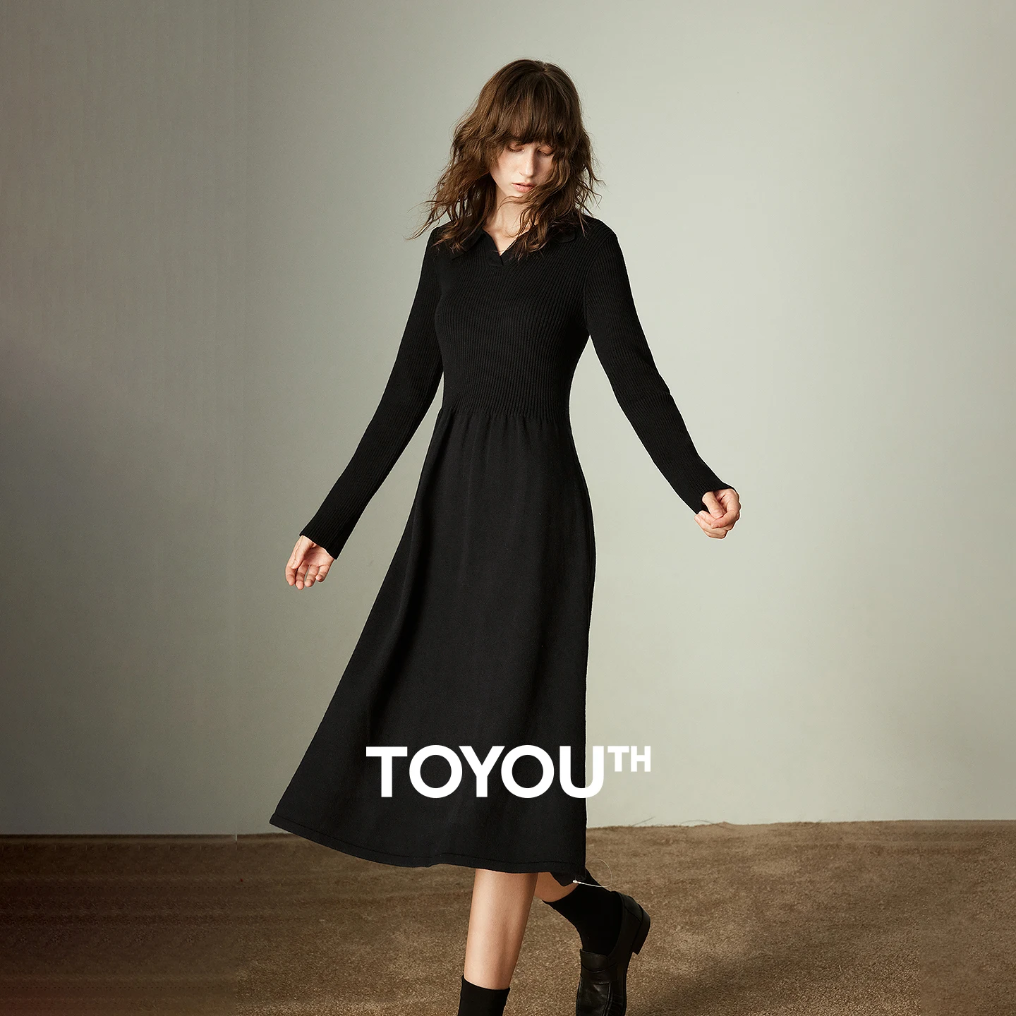 TOYOUTH femmes robes 2025 hiver nouvelle couche de Base robe noire coupe ajustée Figure-flatteur bureau robe tricotée