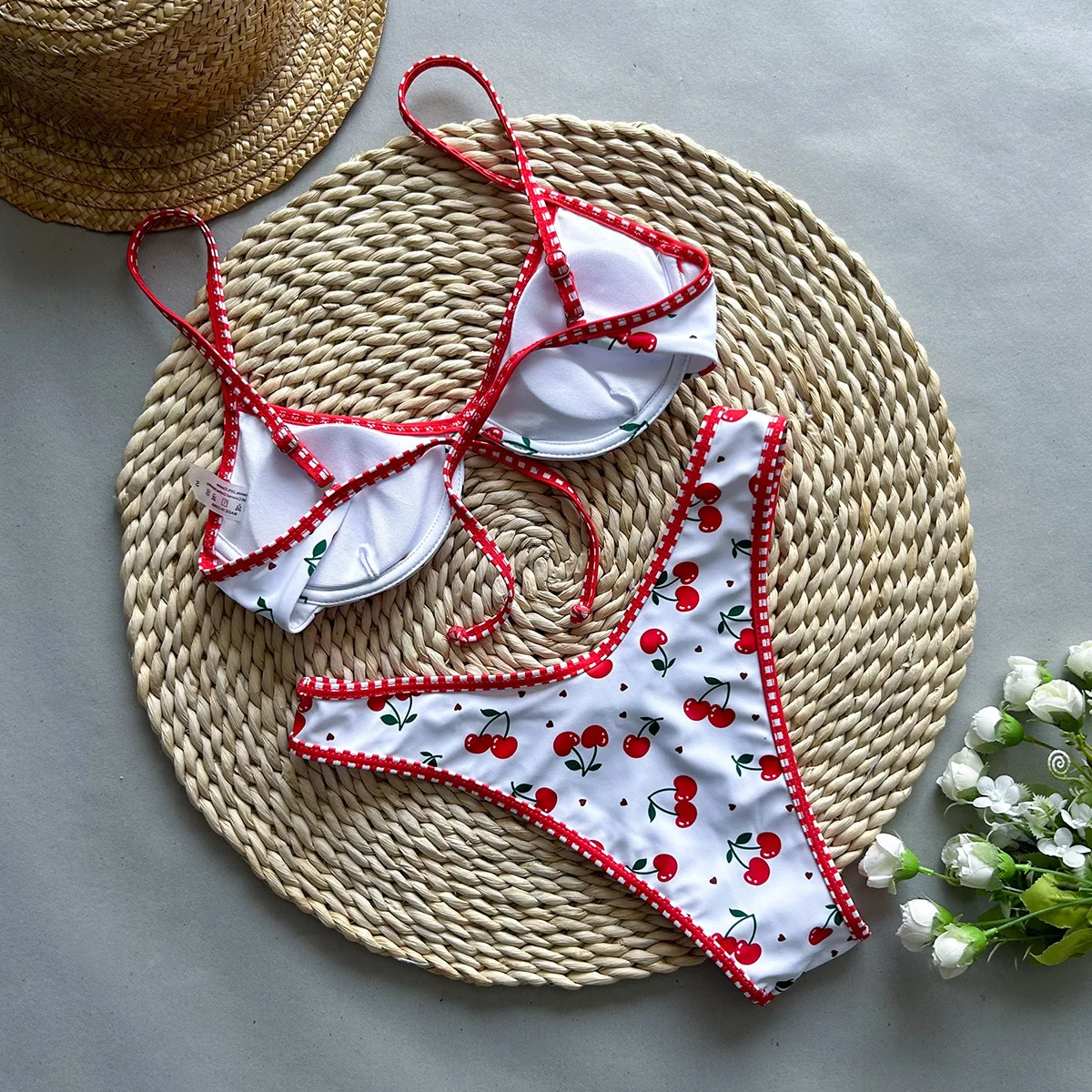 Set Bikini seksi motif ceri untuk wanita, pakaian renang Halter tali, pakaian renang segitiga Thong mikro, pakaian mandi potongan tinggi, tren 2 potong