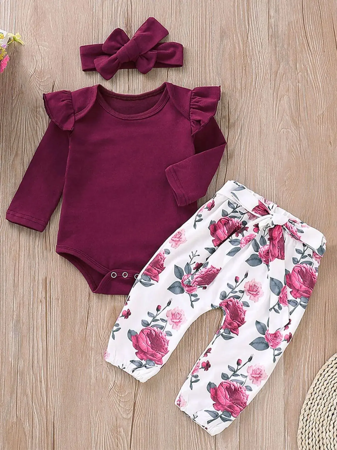 0-2 Year Old Newborn Baby Girl Spring and Autumn Round Neck Solid Color Long Sleeves with Flower Printed Pants Fashion Set