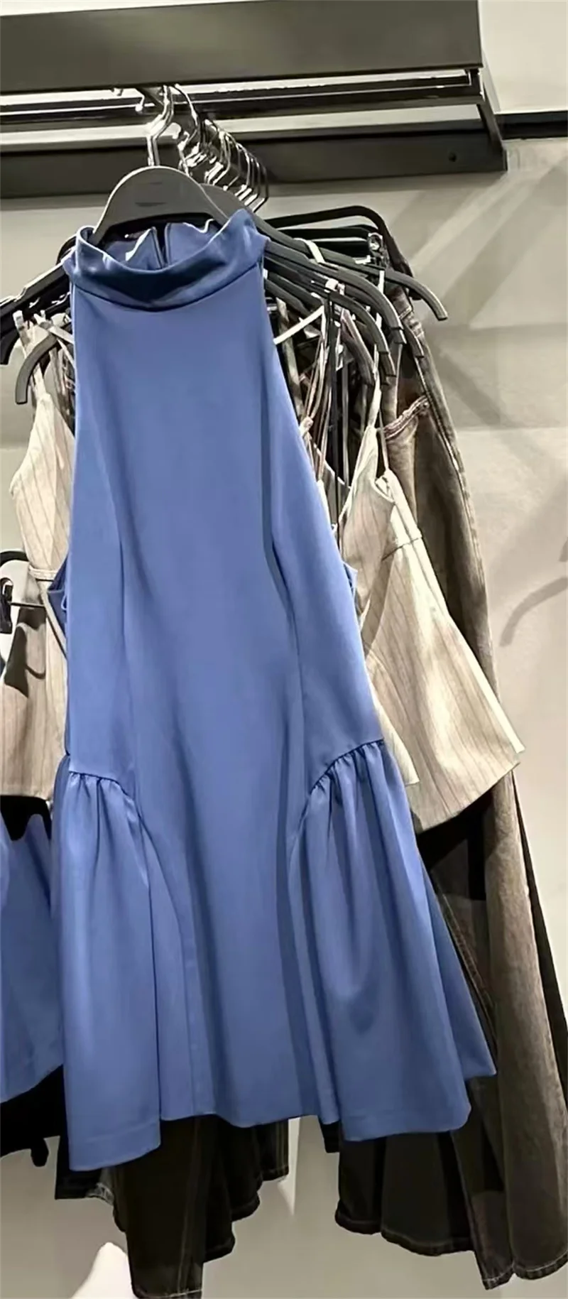 가을 신상 여성 의류 스파이시 걸 패셔너블 슬림핏 단색 멜빵 홀터넥 민소매 원피스