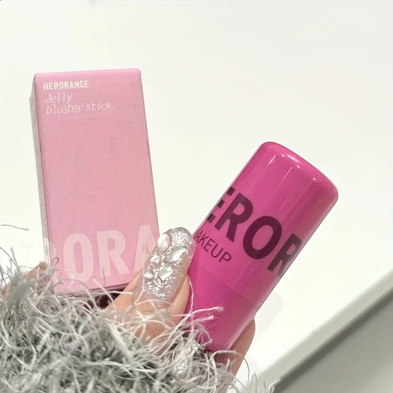 ベリーレッドの4色展開ジェリーリップバーム、防水で長時間保湿、自然なツヤのある唇と頬に。